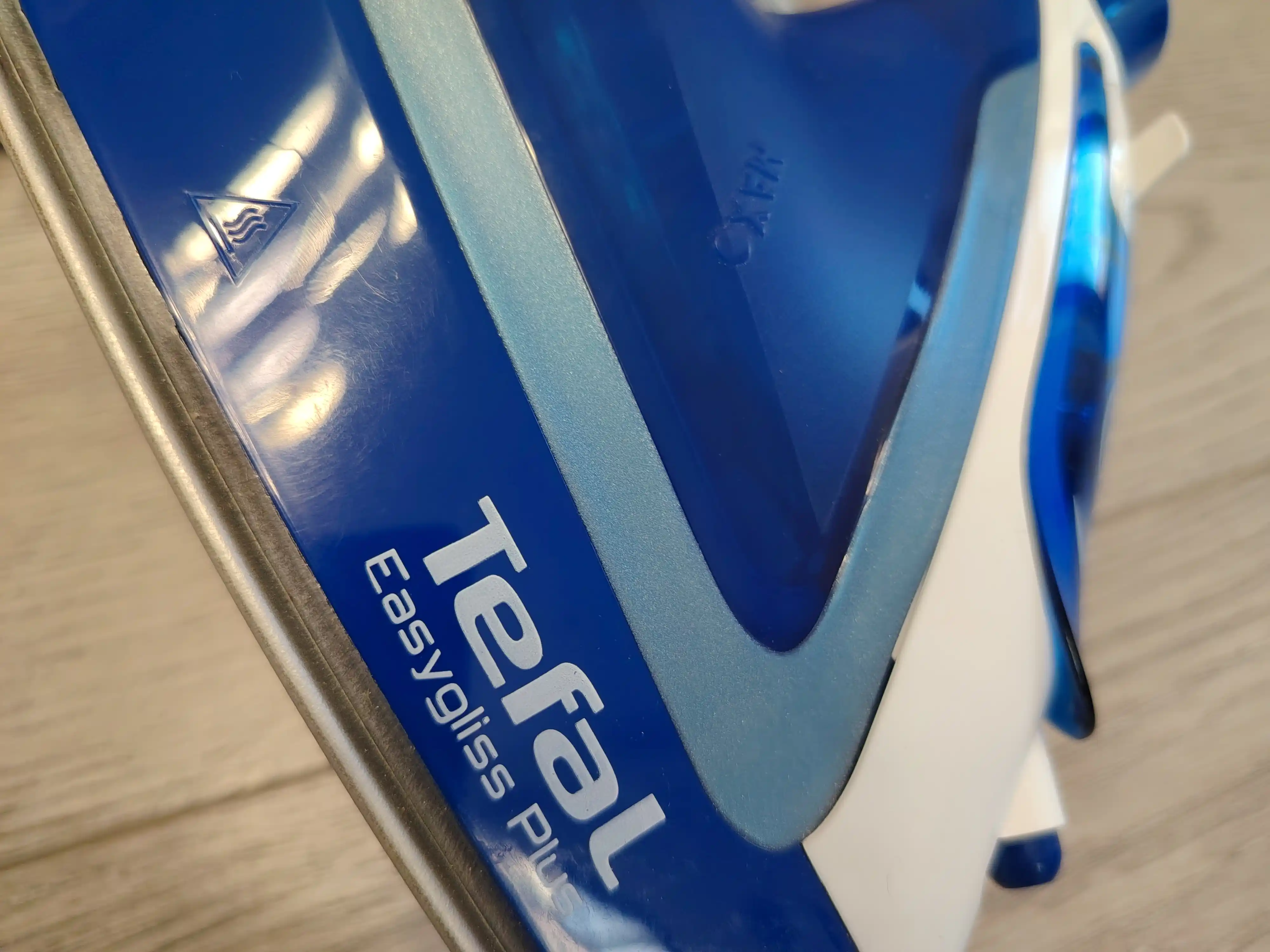 Утюг Tefal Easygliss Plus FV5735E0