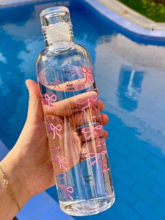 Suv uchun bantikli shaffof shisha 500 ml vaqt shkalasi bilan sport shishasi