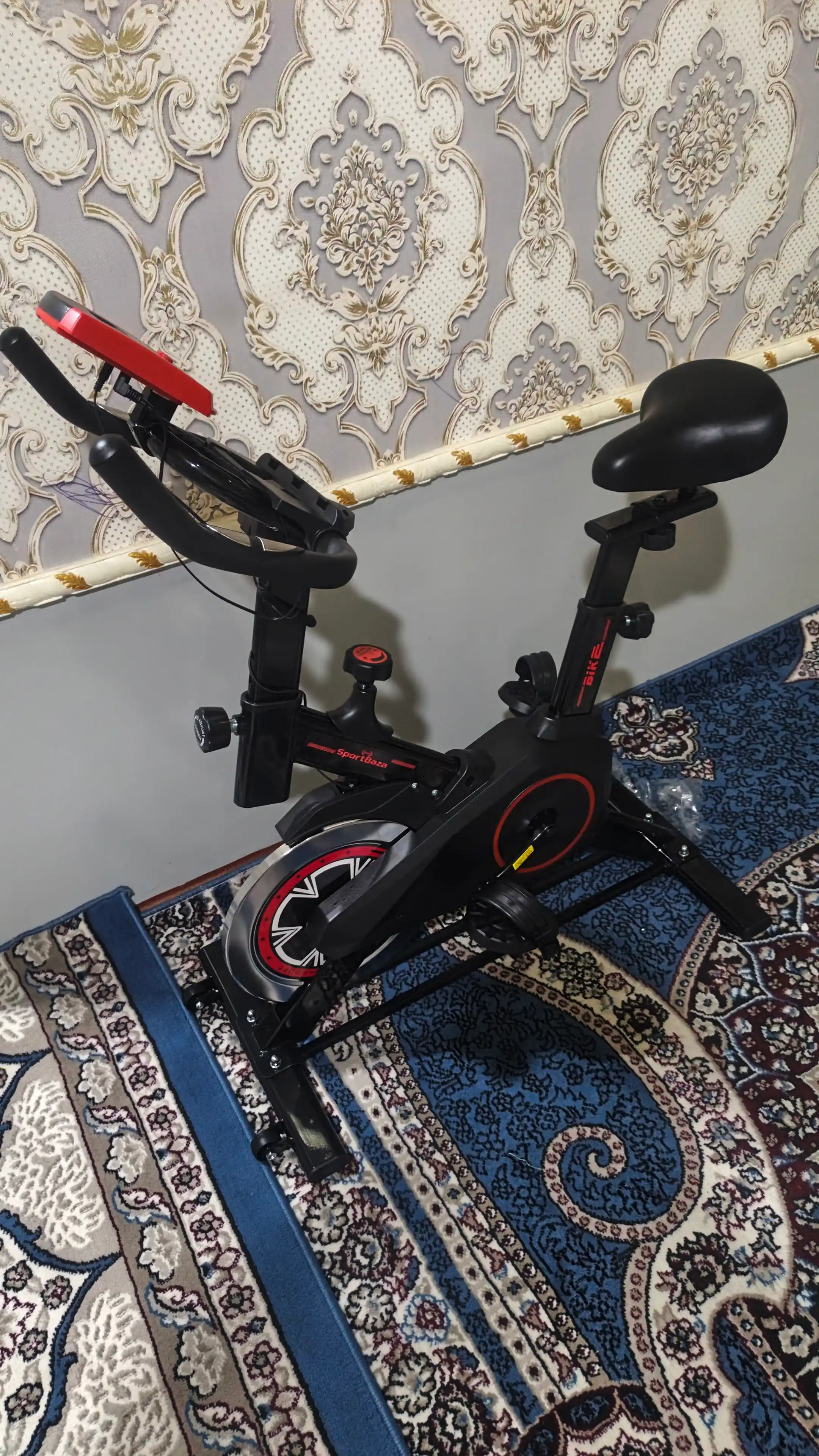FIDGO uy uchun velotrenajyor, spin-bayk, displey va sozlanadigan o‘rindiq bilan