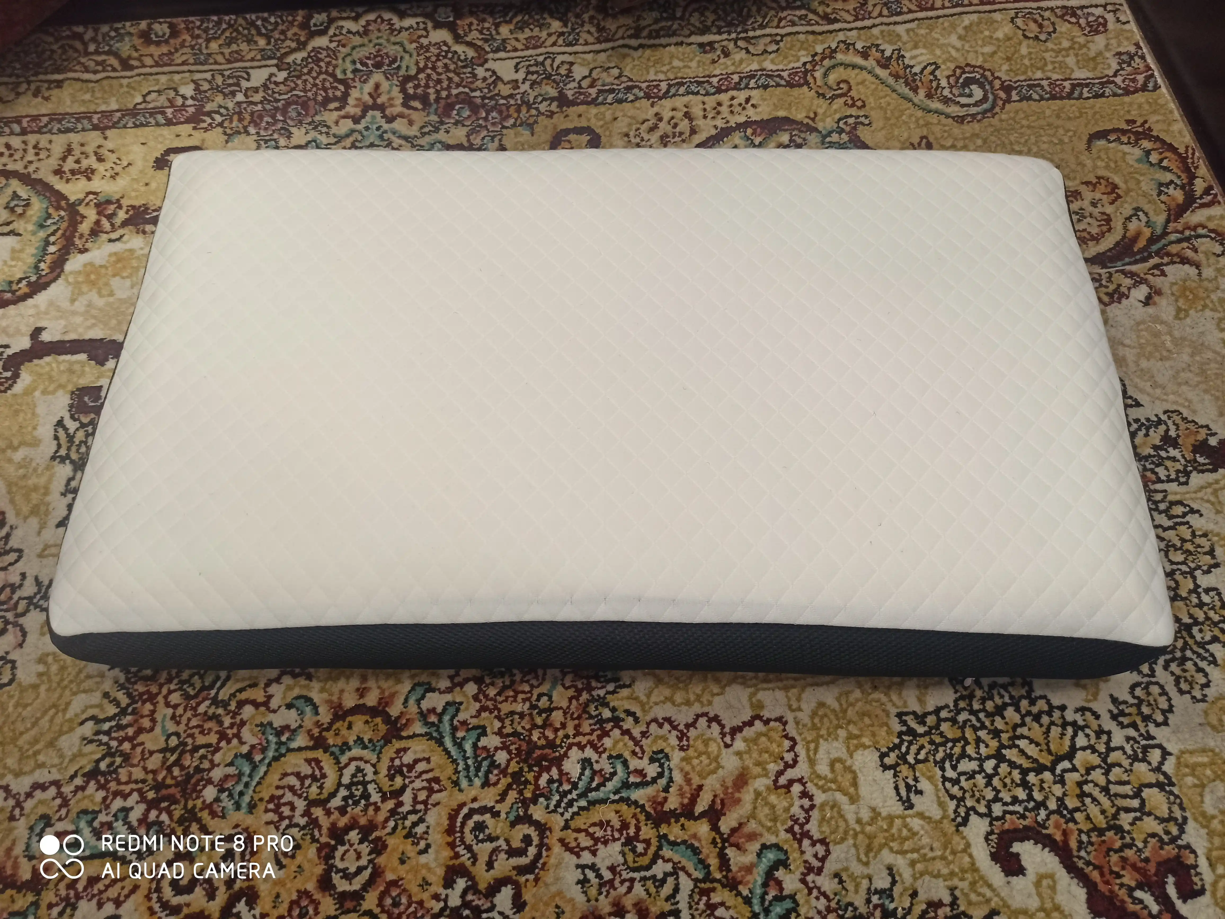 To‘plamda 1-2 ta ortopedik yostiq, Memory Foam 65x40 sm o‘lchamdagi anatomik uyqu yostig‘i