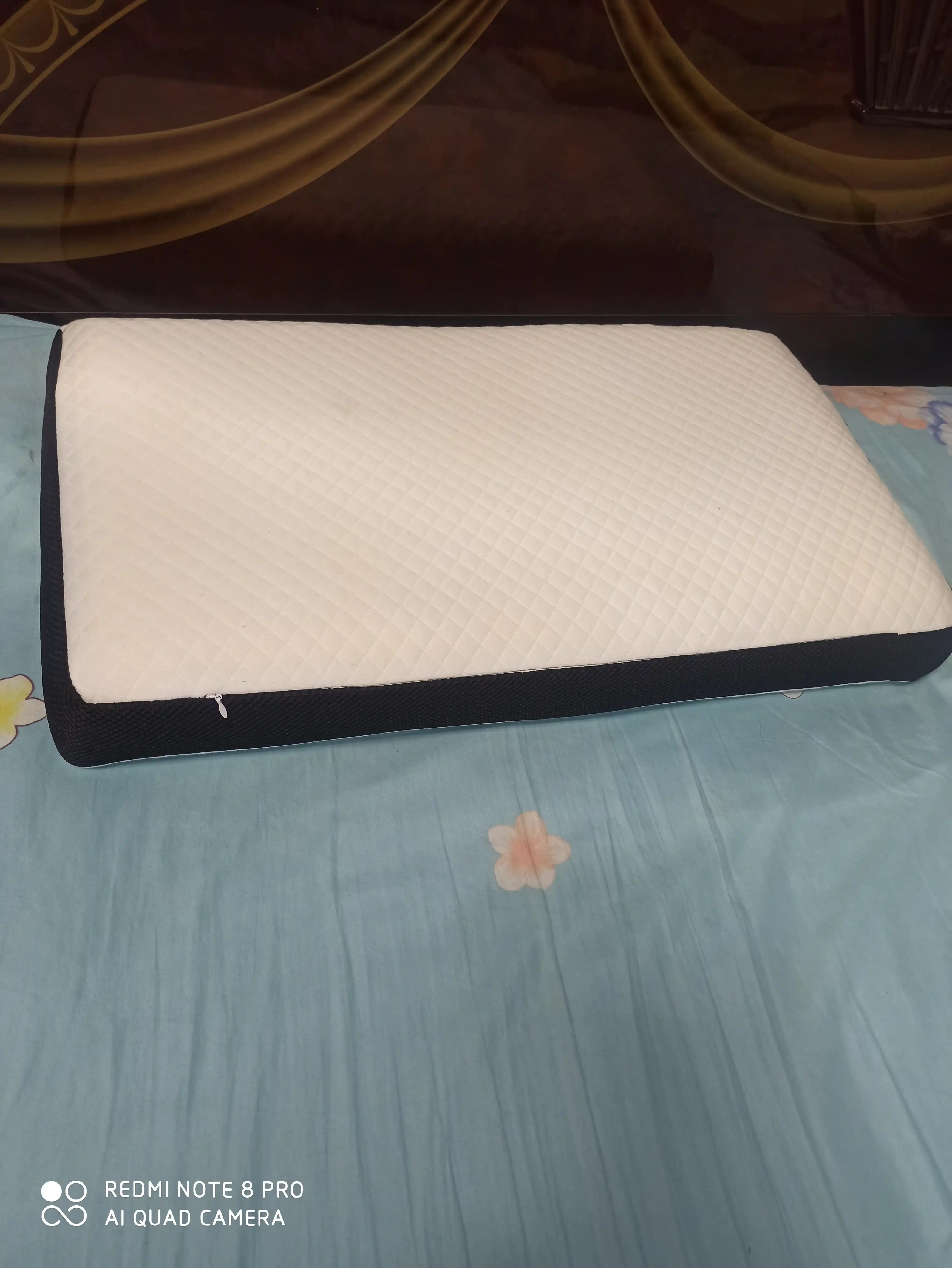 To‘plamda 1-2 ta ortopedik yostiq, Memory Foam 65x40 sm o‘lchamdagi anatomik uyqu yostig‘i