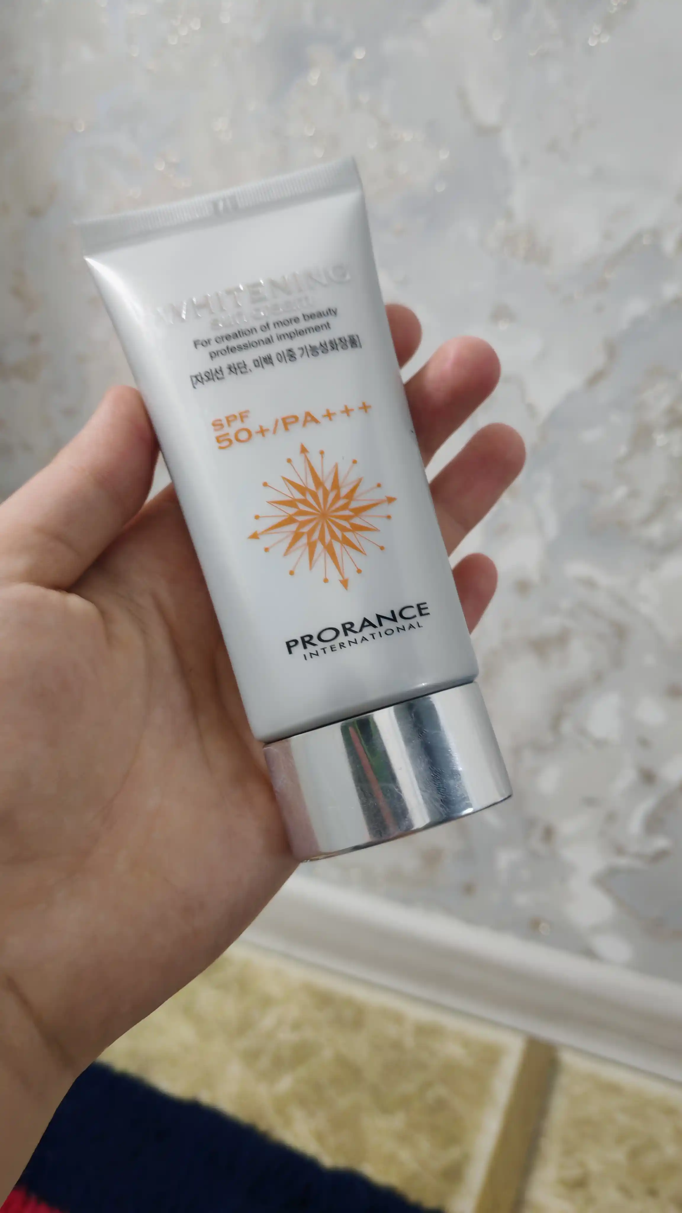 Prorance Whitening SPF 50+ pigmentatsiyaga qarshi oqartiruvchi quyoshdan himoyalovchi krem