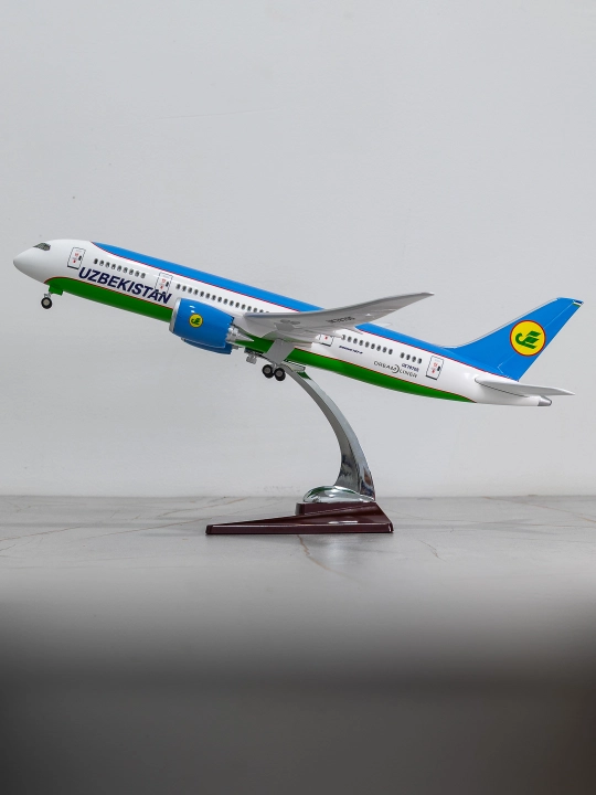 Модель самолёта Boeing 787 Dreamliner, Uzbekistan Airways, 47 см, Шасси, Прозрачные окна
