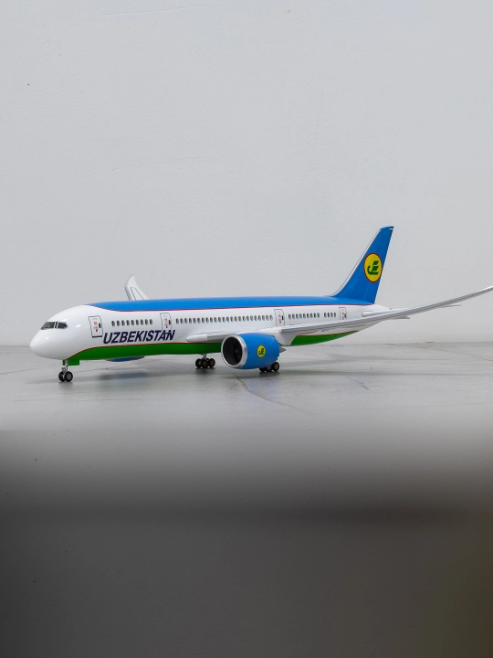 Модель самолёта Boeing 787 Dreamliner, Uzbekistan Airways, 47 см, Шасси, Прозрачные окна