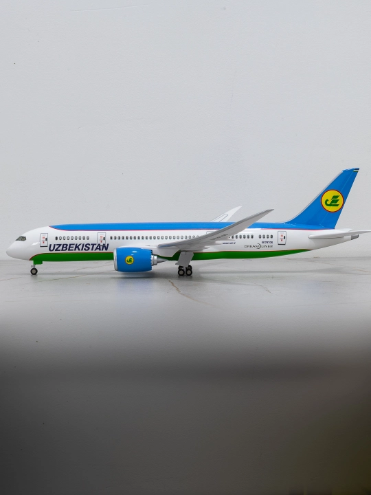 Модель самолёта Boeing 787 Dreamliner, Uzbekistan Airways, 47 см, Шасси, Прозрачные окна