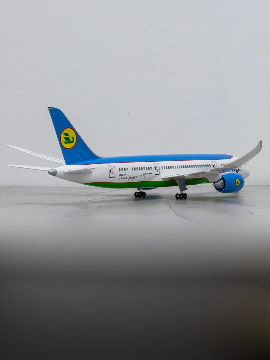Модель самолёта Boeing 787 Dreamliner, Uzbekistan Airways, 47 см, Шасси, Прозрачные окна