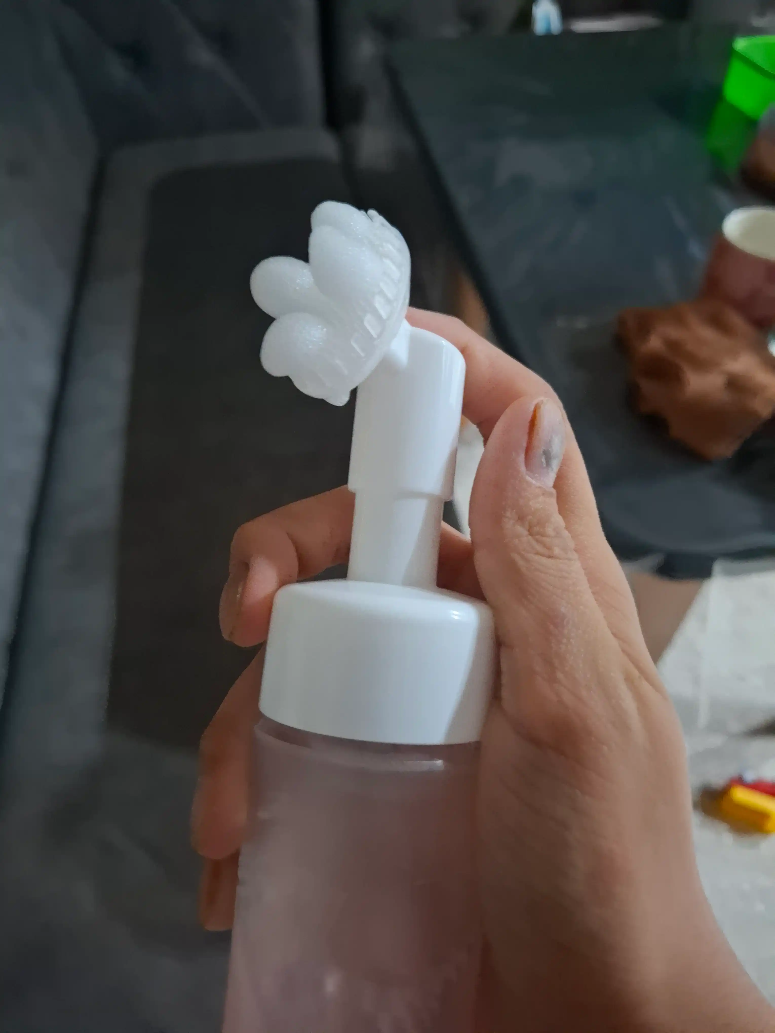Cho'tka bilan tozalovchi ko'pik, yuz uchun namlovchi va tozalovchi penka, 150 ml