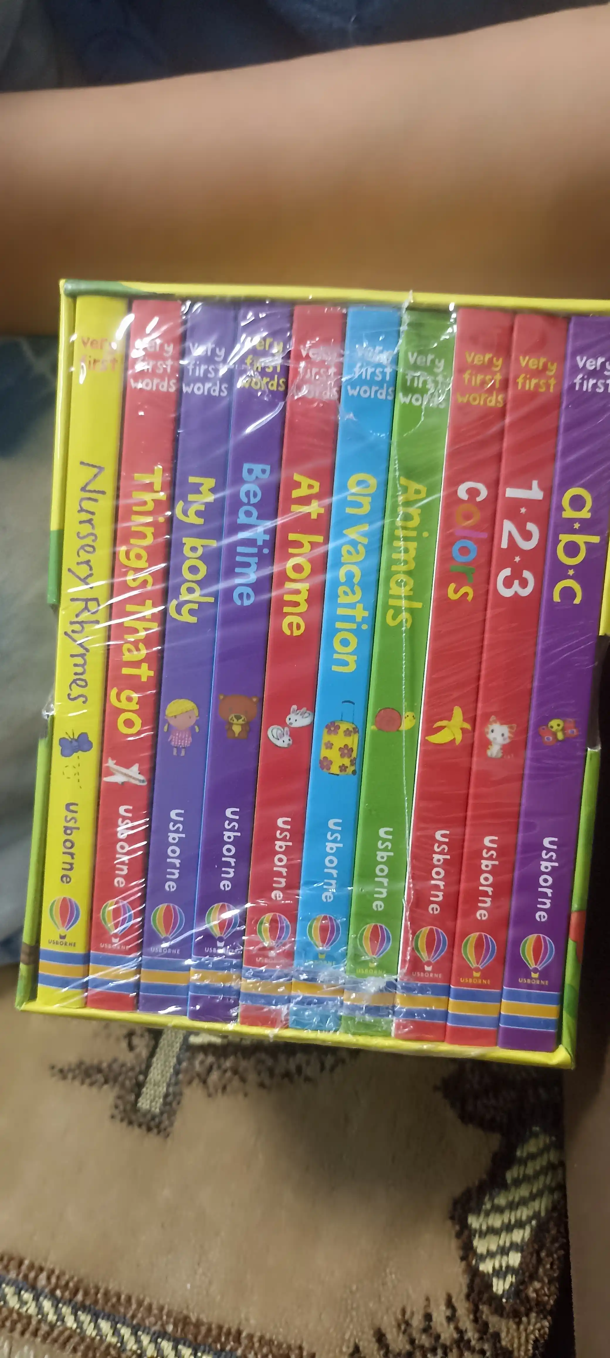 Usborne Very First Words —  10 ta rivojlantiruvchi karton kitoblar to`plami