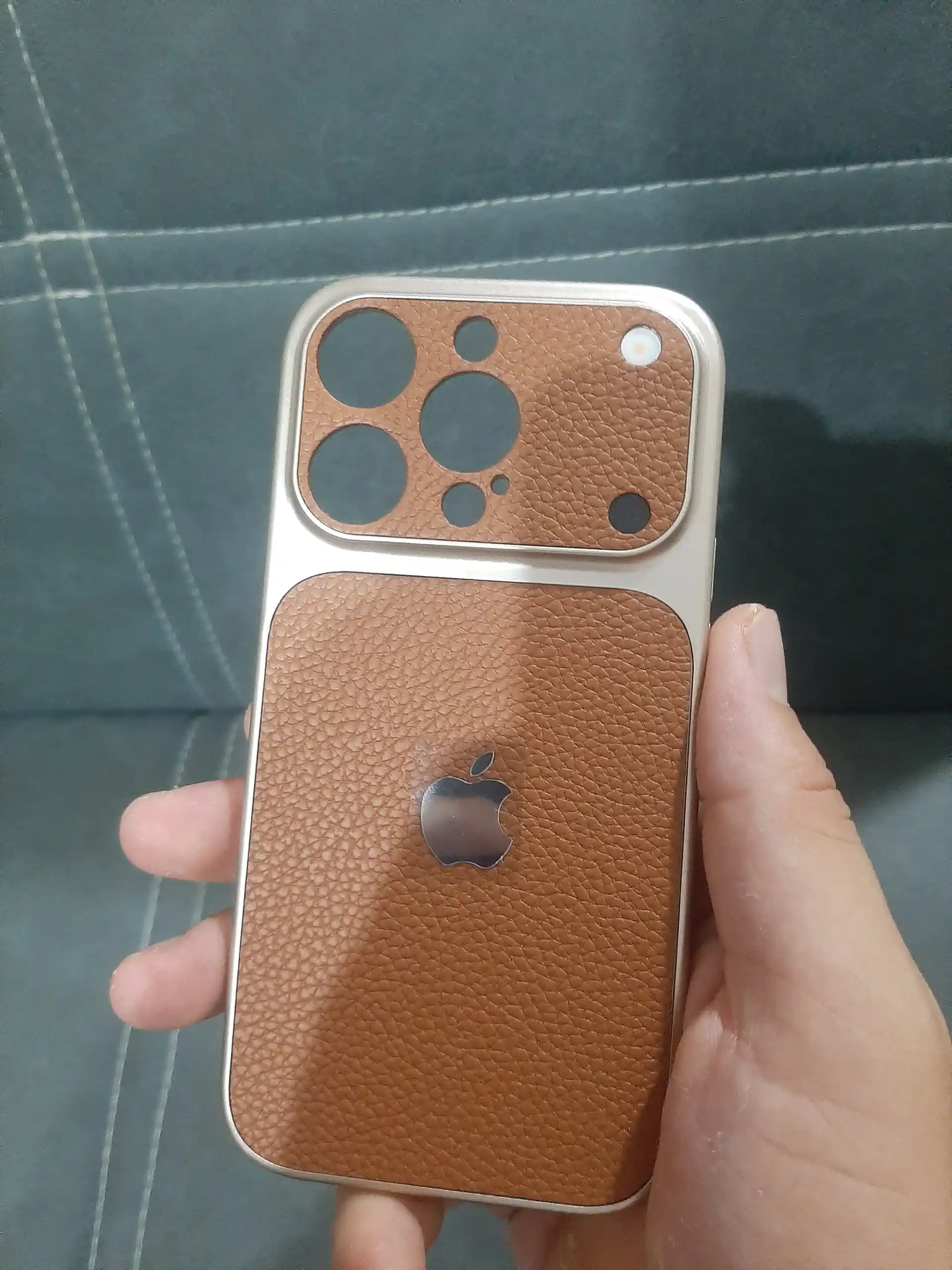 IPhone 17 Pro uslubida chexol iPhone Pro va Pro Max uchun