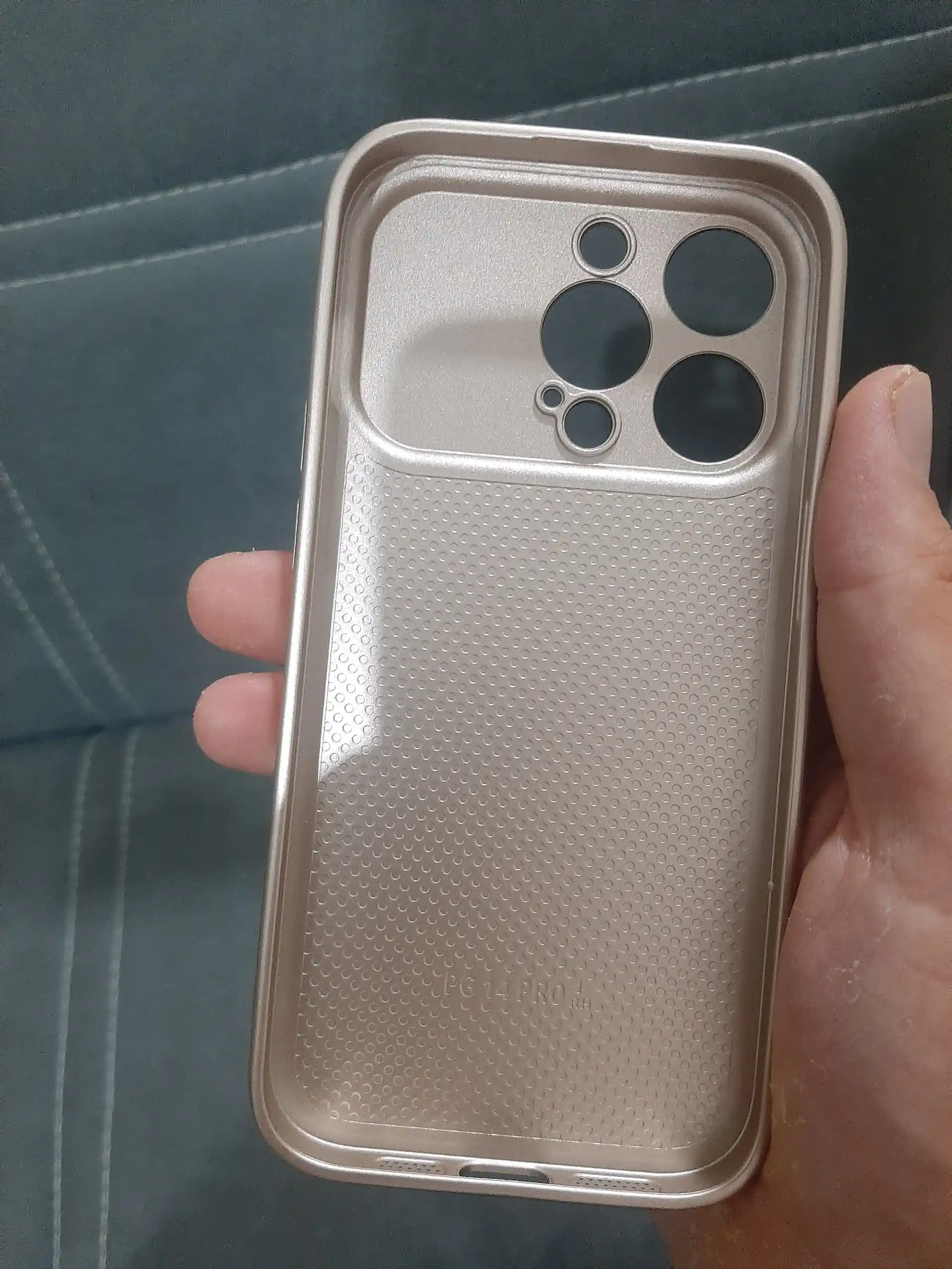 IPhone 17 Pro uslubida chexol iPhone Pro va Pro Max uchun