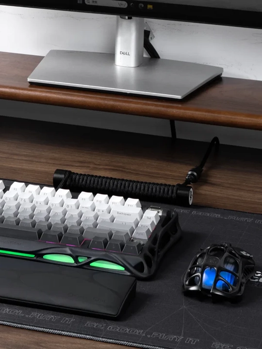 Кабель GravaStar Coiled Aviator USB Cable