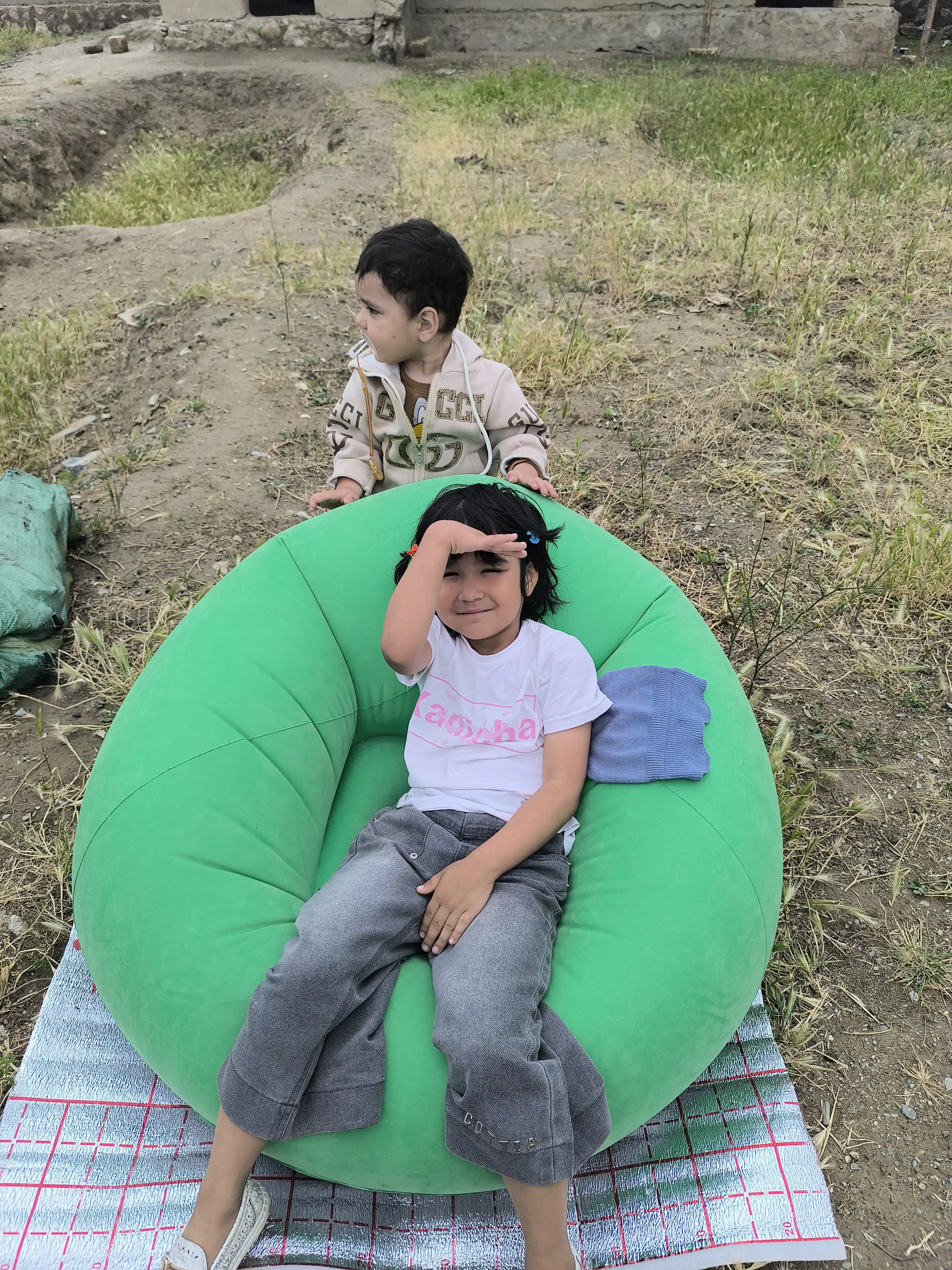 Puflanadigan kreslo, divan