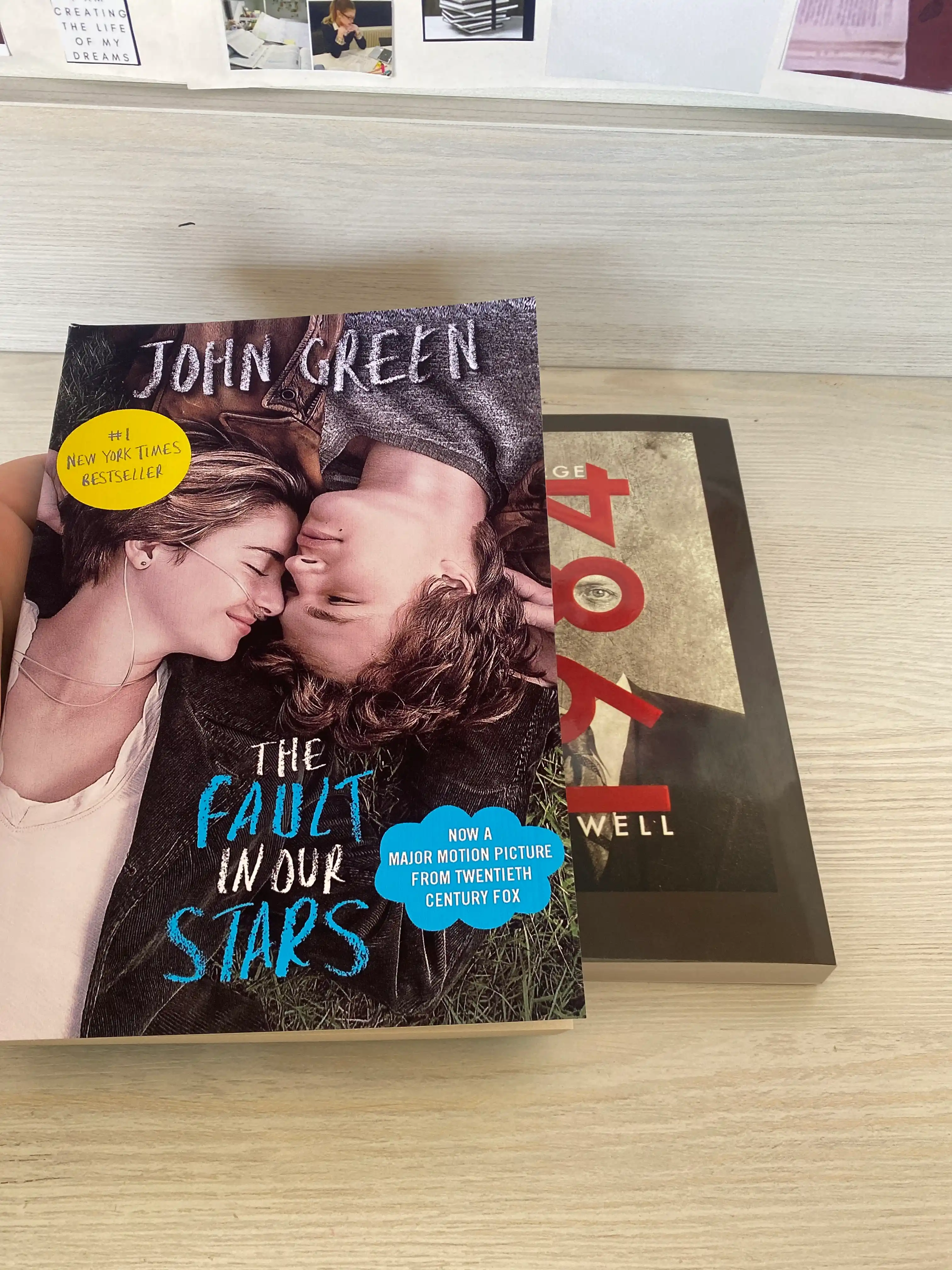 Kitob The fault in our stars, John Green, ingliz tilida