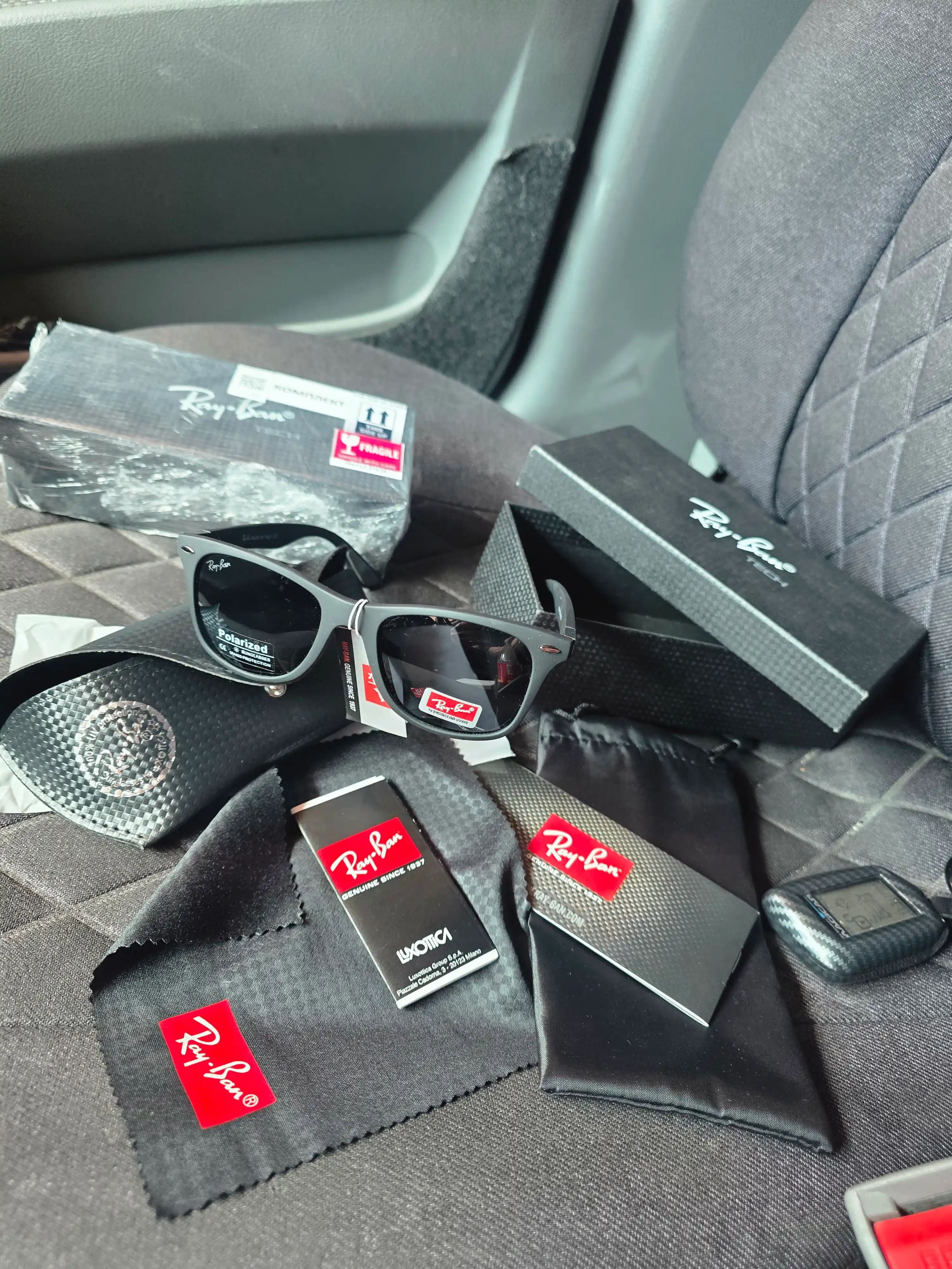 Солнцезащитные очки Ray-Ban Polarized – Unisex, UV400 комплект (коробка и документы)
