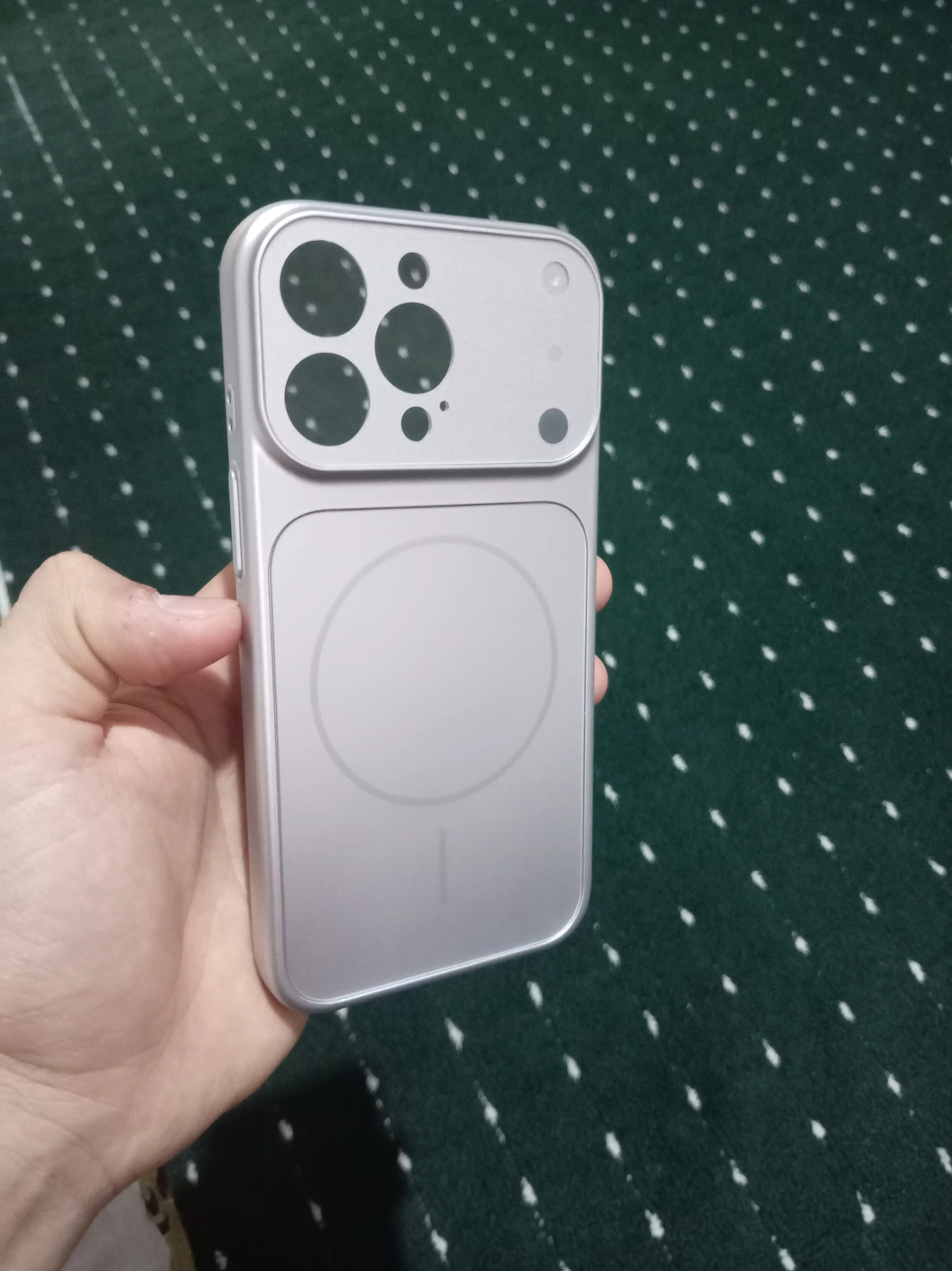 IPhone 11, 12, 13, 14, 15, 16, 17 Pro, Pro Max, Magsafe, iPhone 17 uslubidagi g‘iloflar