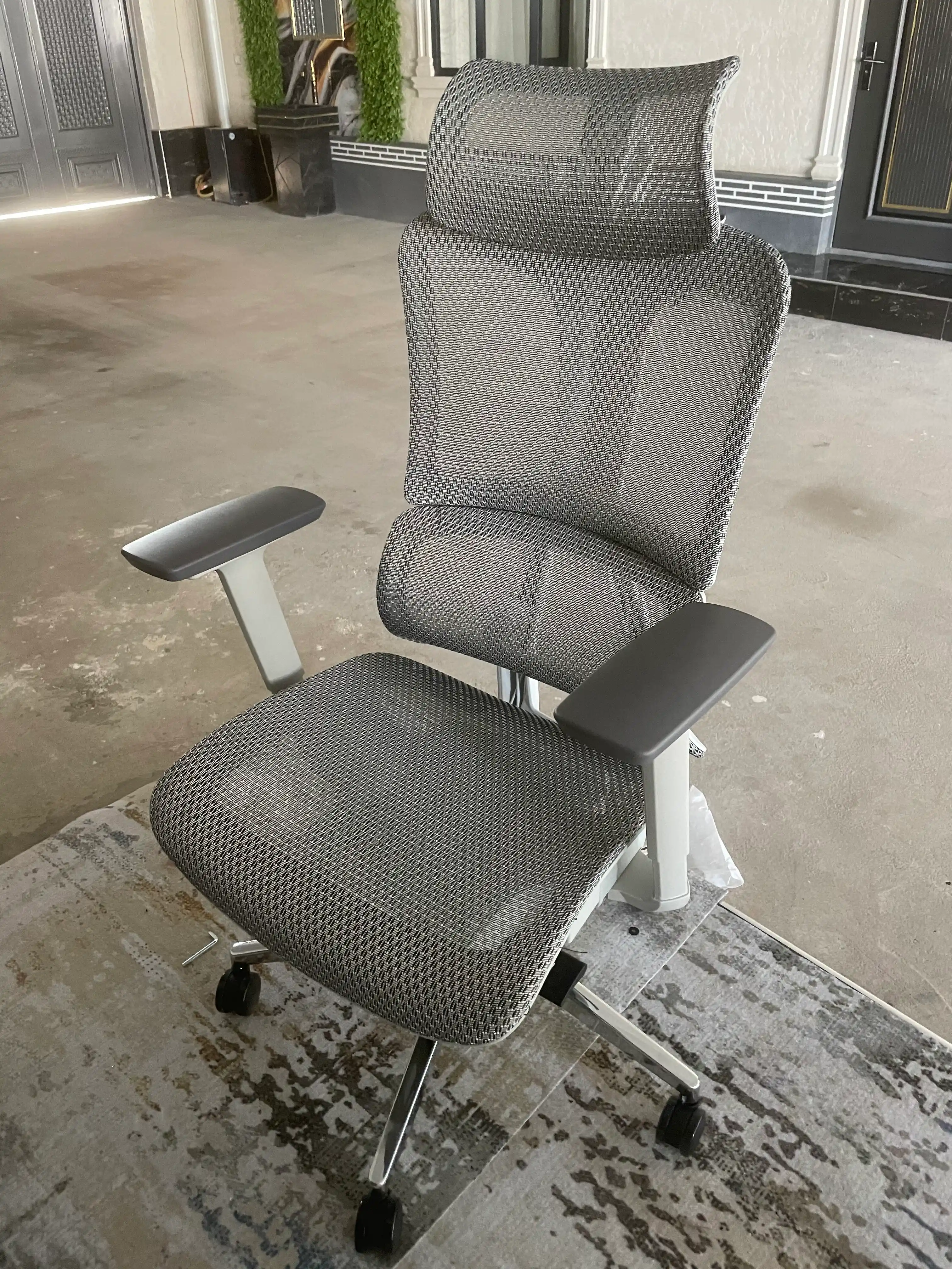 ERGO Air Pro HB Grey — ergonomik bosh suyanchiqli ofis kreslosi