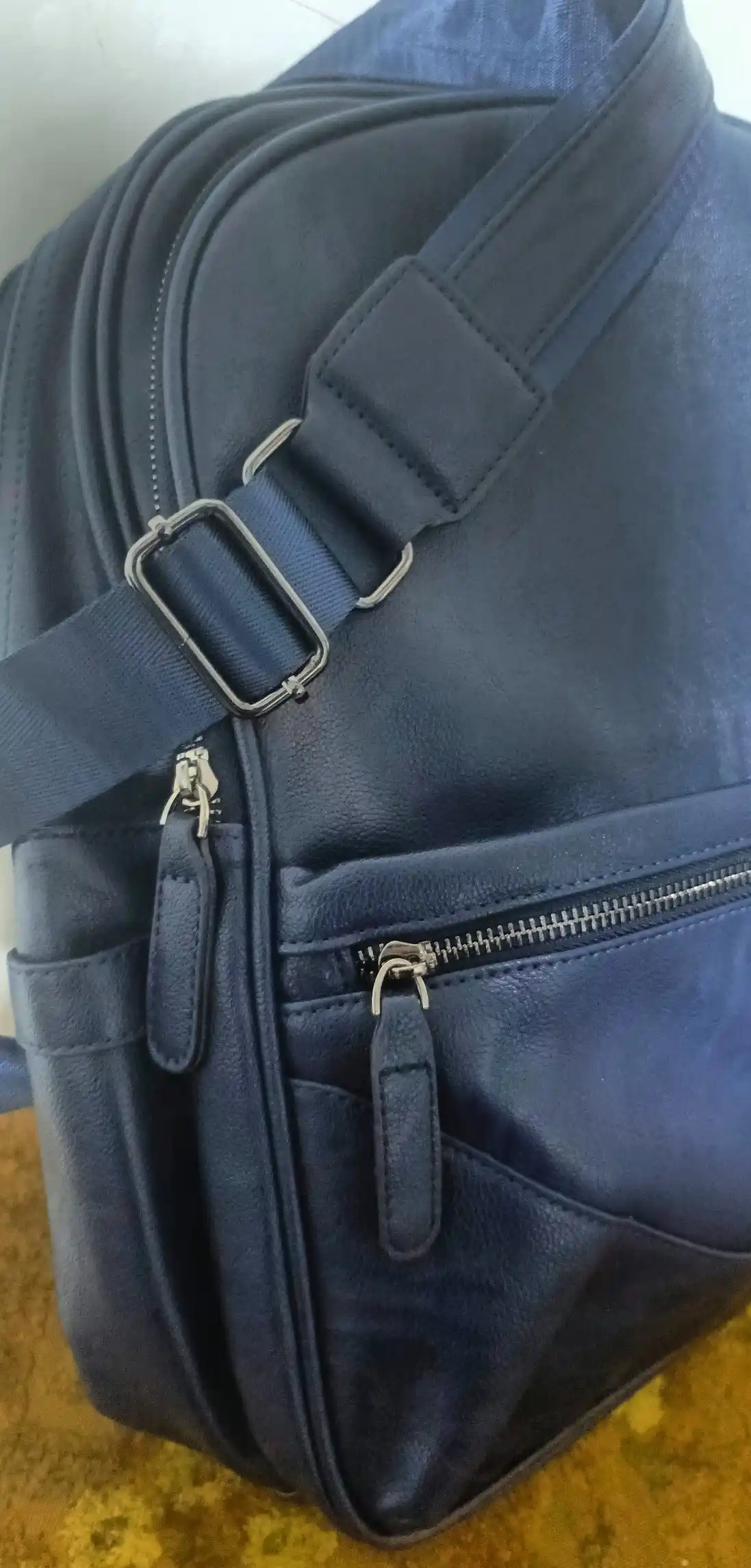 Erkaklar charm ryukzagi, sifatli eko charmdan tayyorlangan, kundalik va ishbilarmonlik uslubida