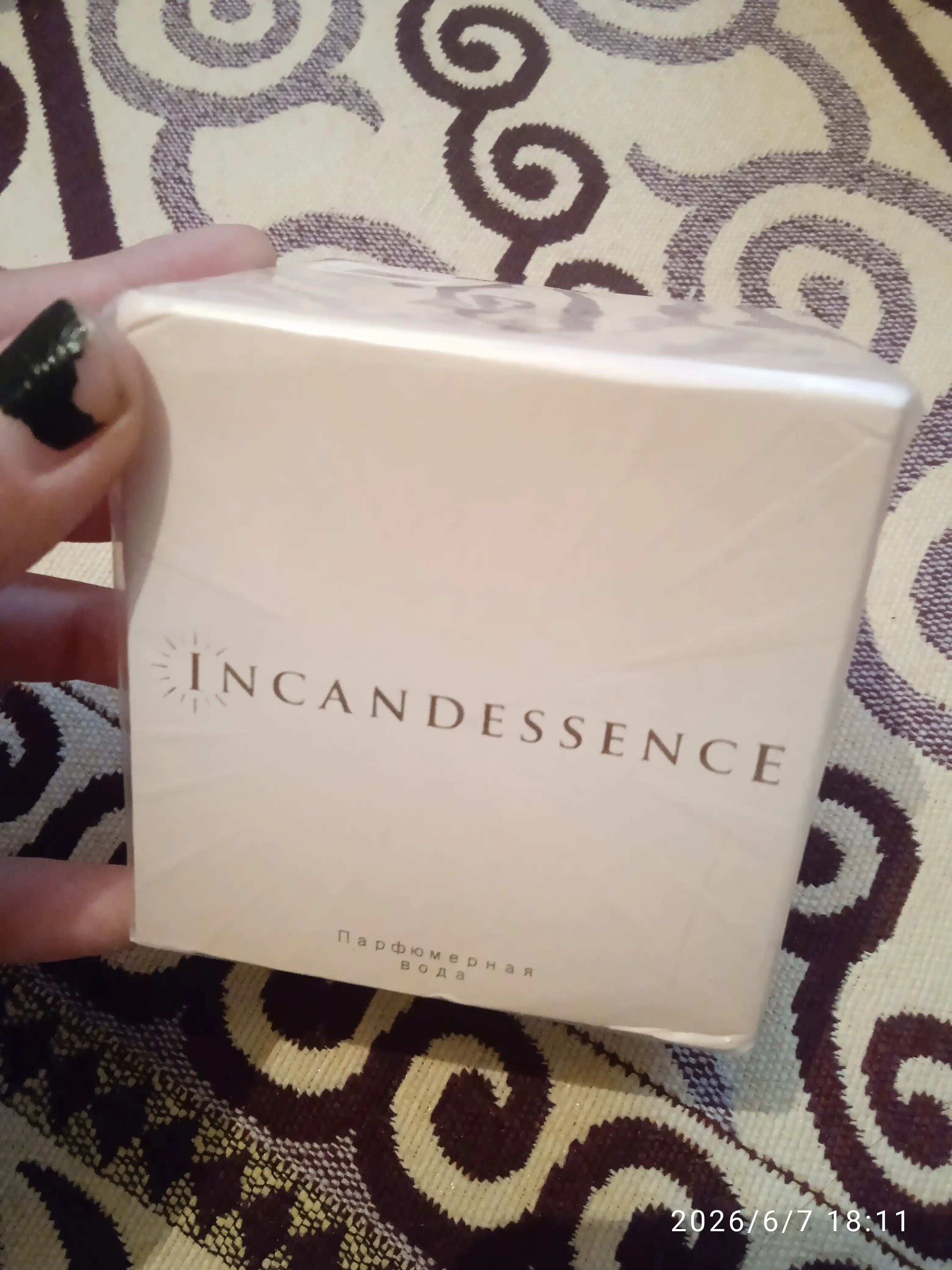 Parfyumlangan suv Avon Incandessence, 50 ml