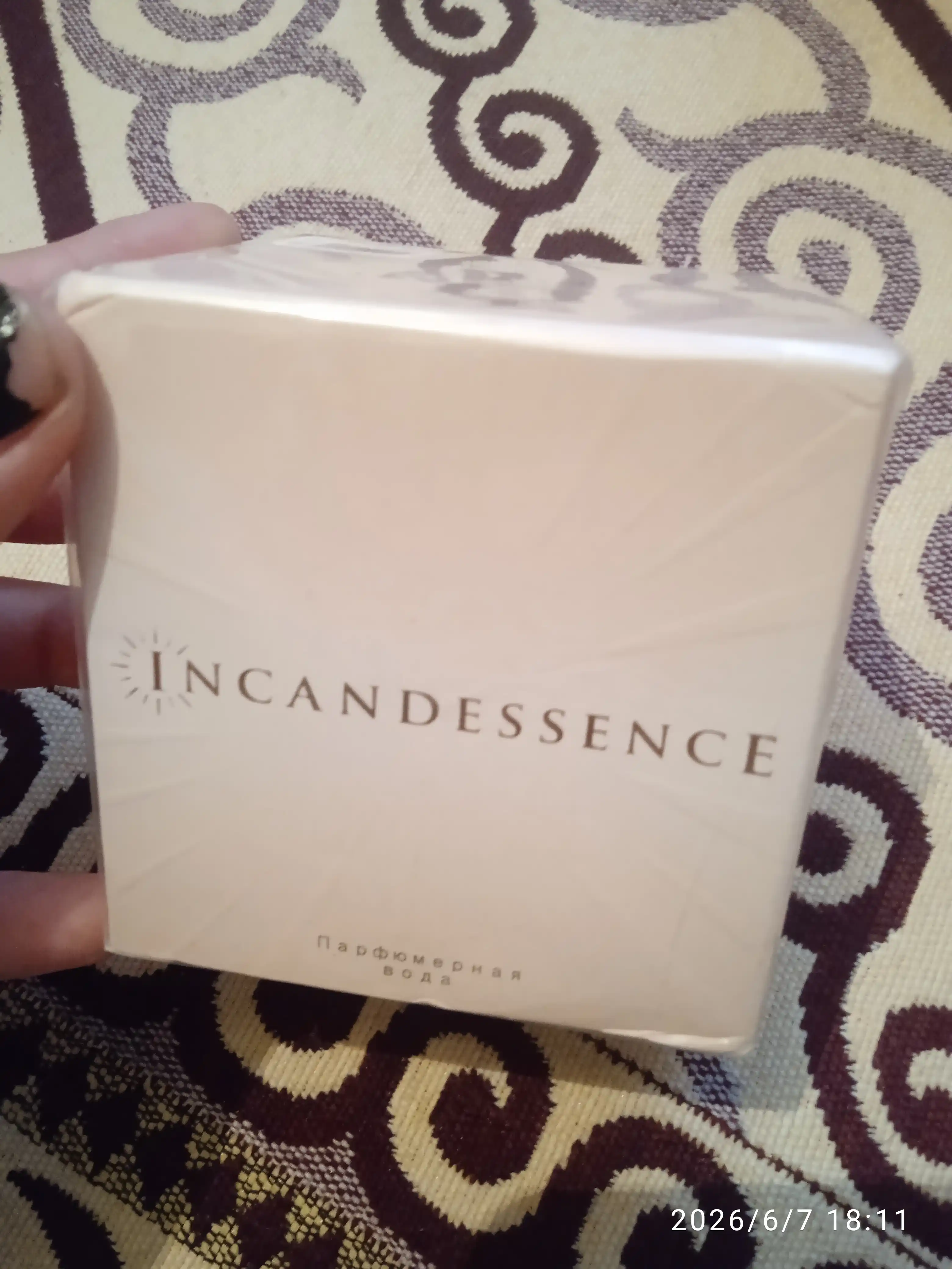 Parfyumlangan suv Avon Incandessence, 50 ml