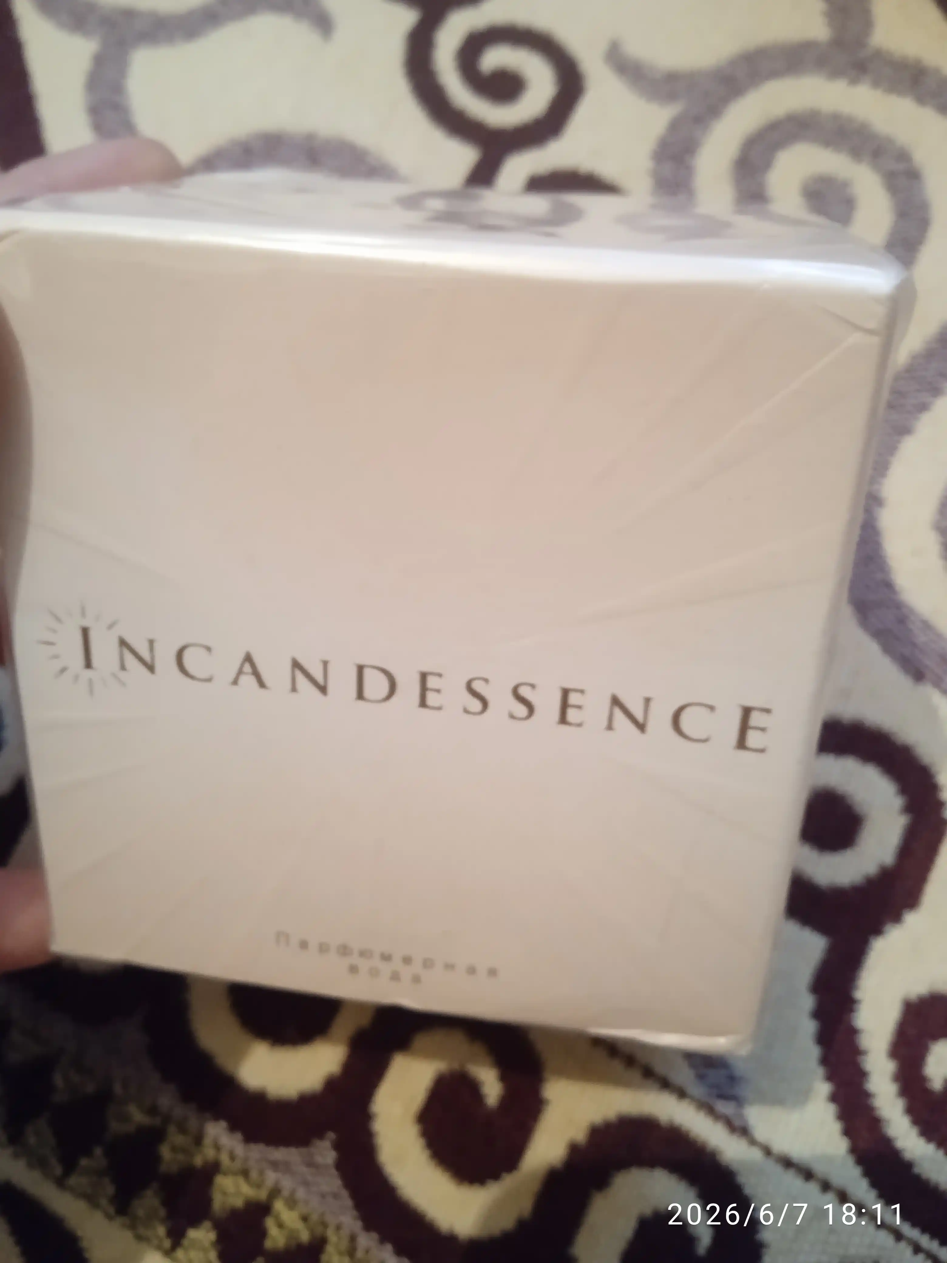 Parfyumlangan suv Avon Incandessence, 50 ml