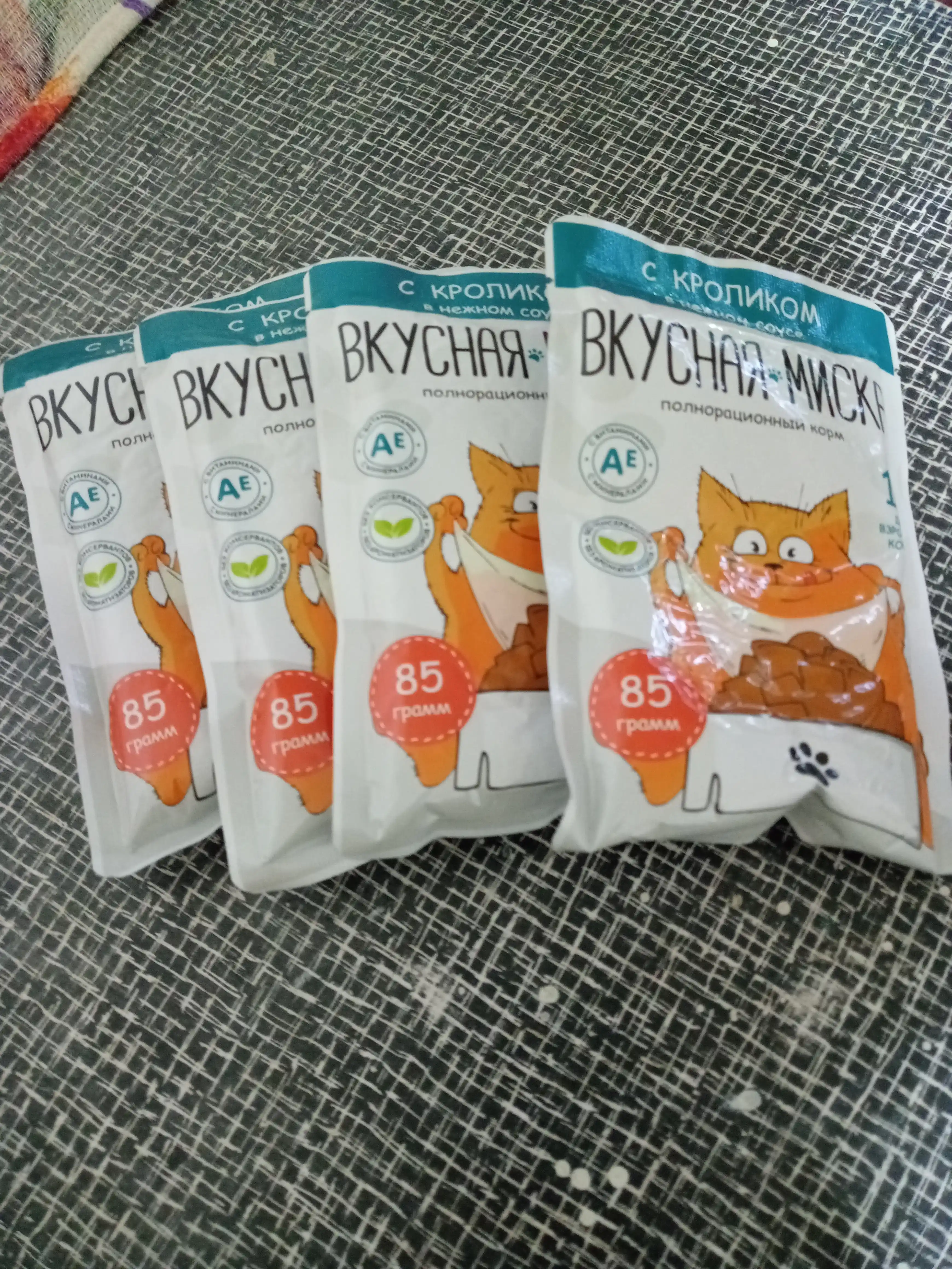 Вкусная миска mushuklar uchun nam yem, sousli quyon go‘shti bilan, 85 gr 24 dona