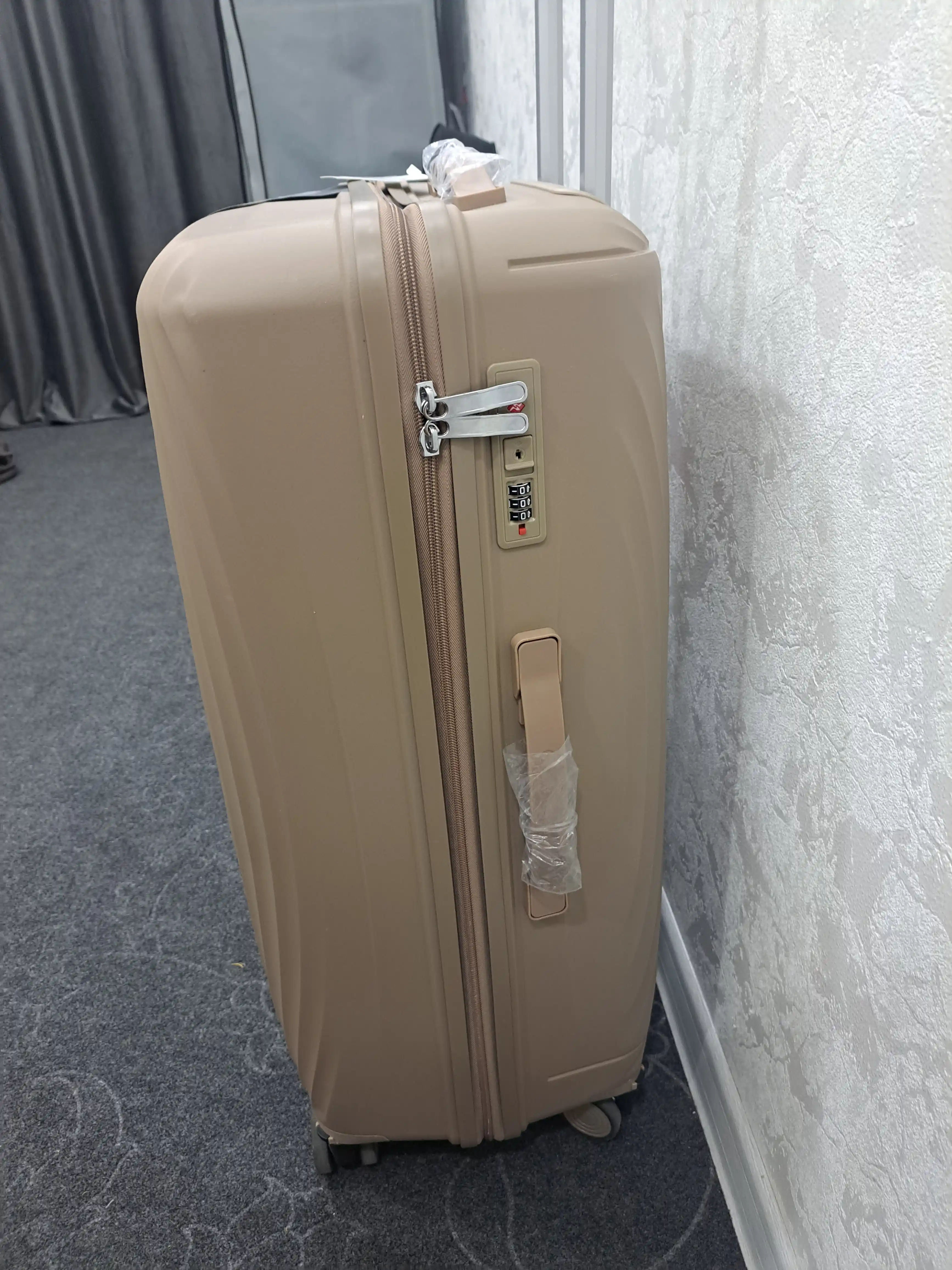 Qulfli yo‘l chamadoni, chamadonlar 360° ga aylanadigan qulflanadigan yo‘l sumkasi chemadon