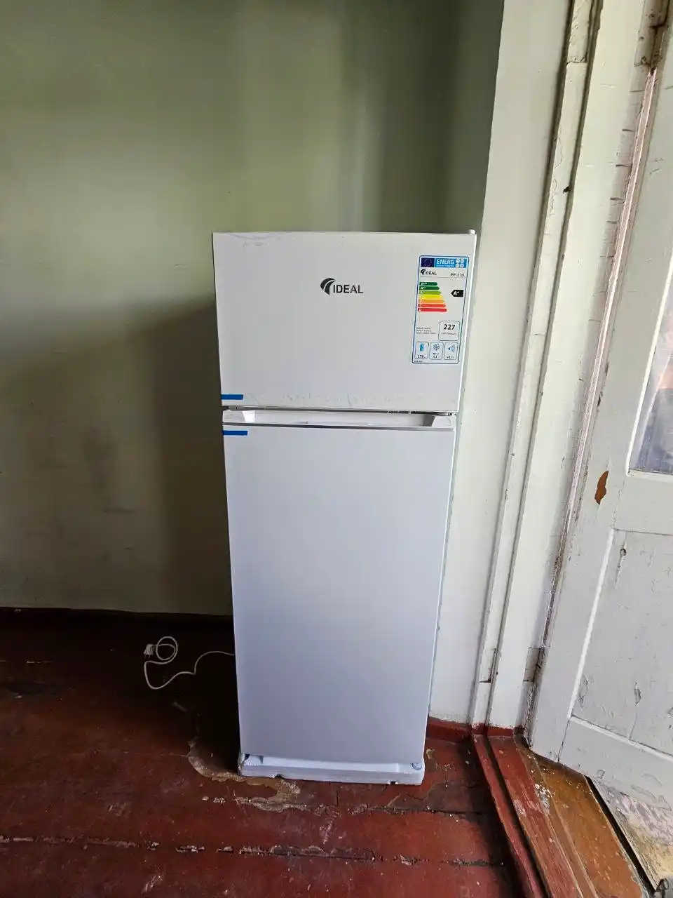 Sovutgich IDEAL IRF-215L, hajmi 211 litr