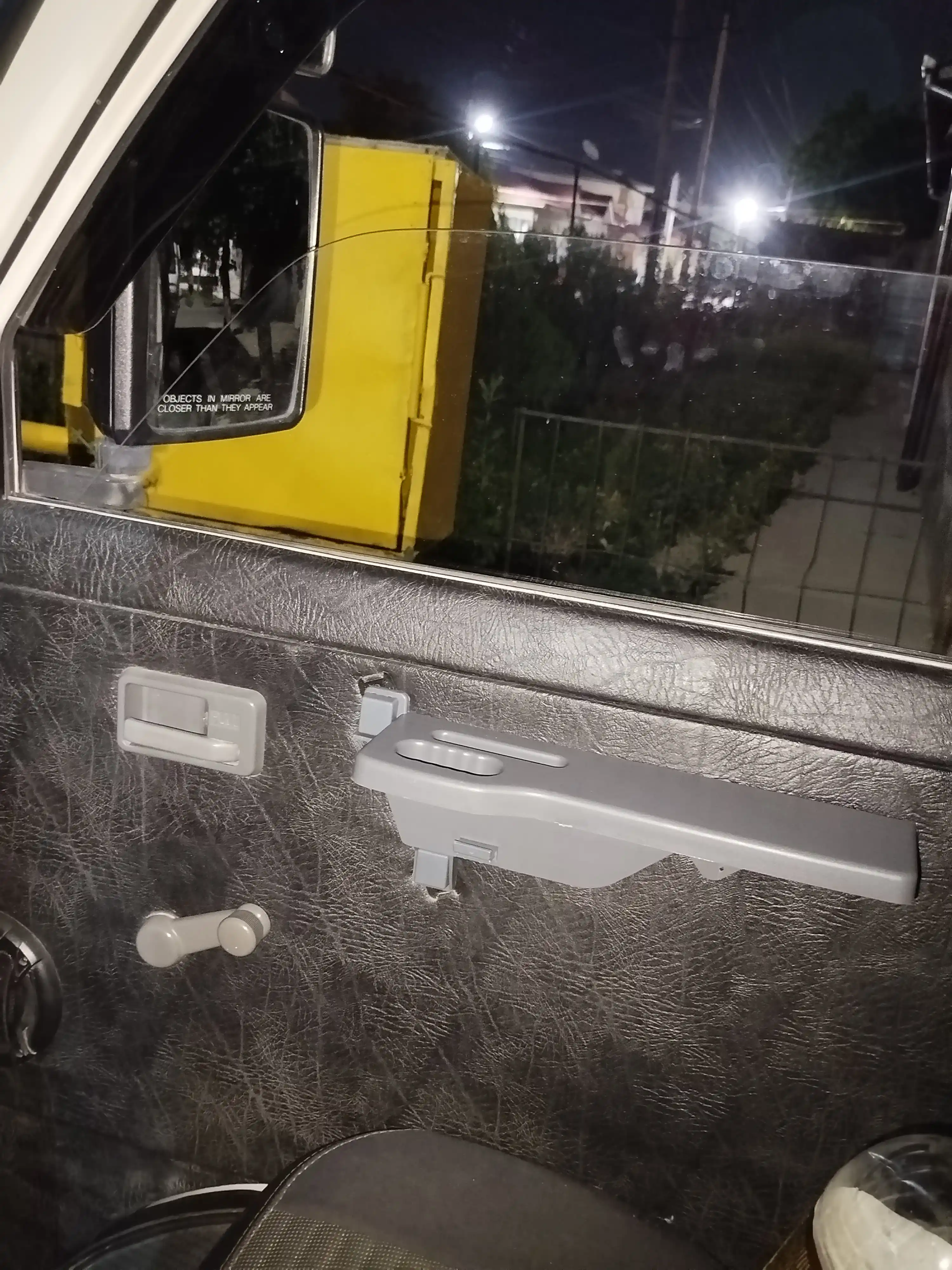 Подлокотник Damas Car, пластик, 2 шт, правый и левый