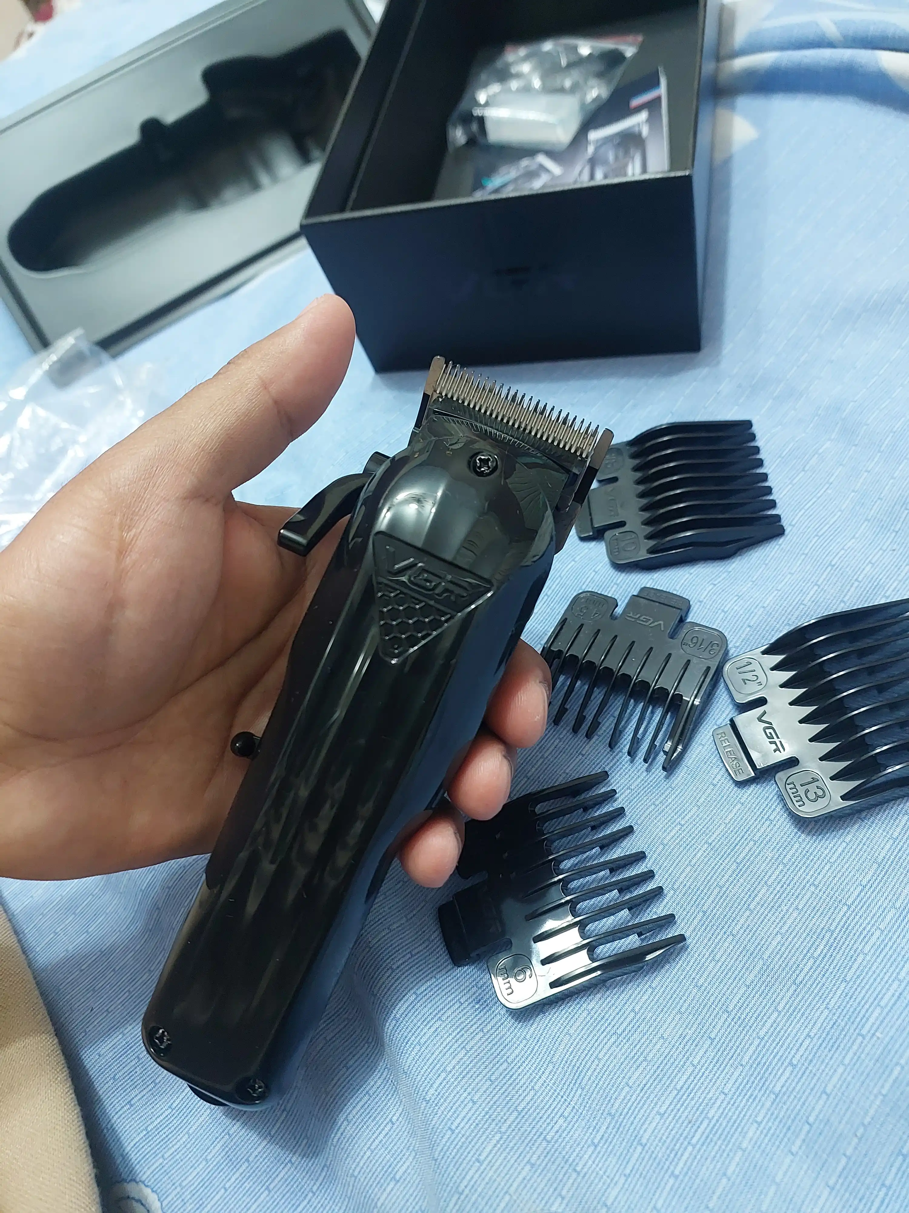 Erkaklar uchun VGR professional soch-soqol olish mashinasi, trimmer