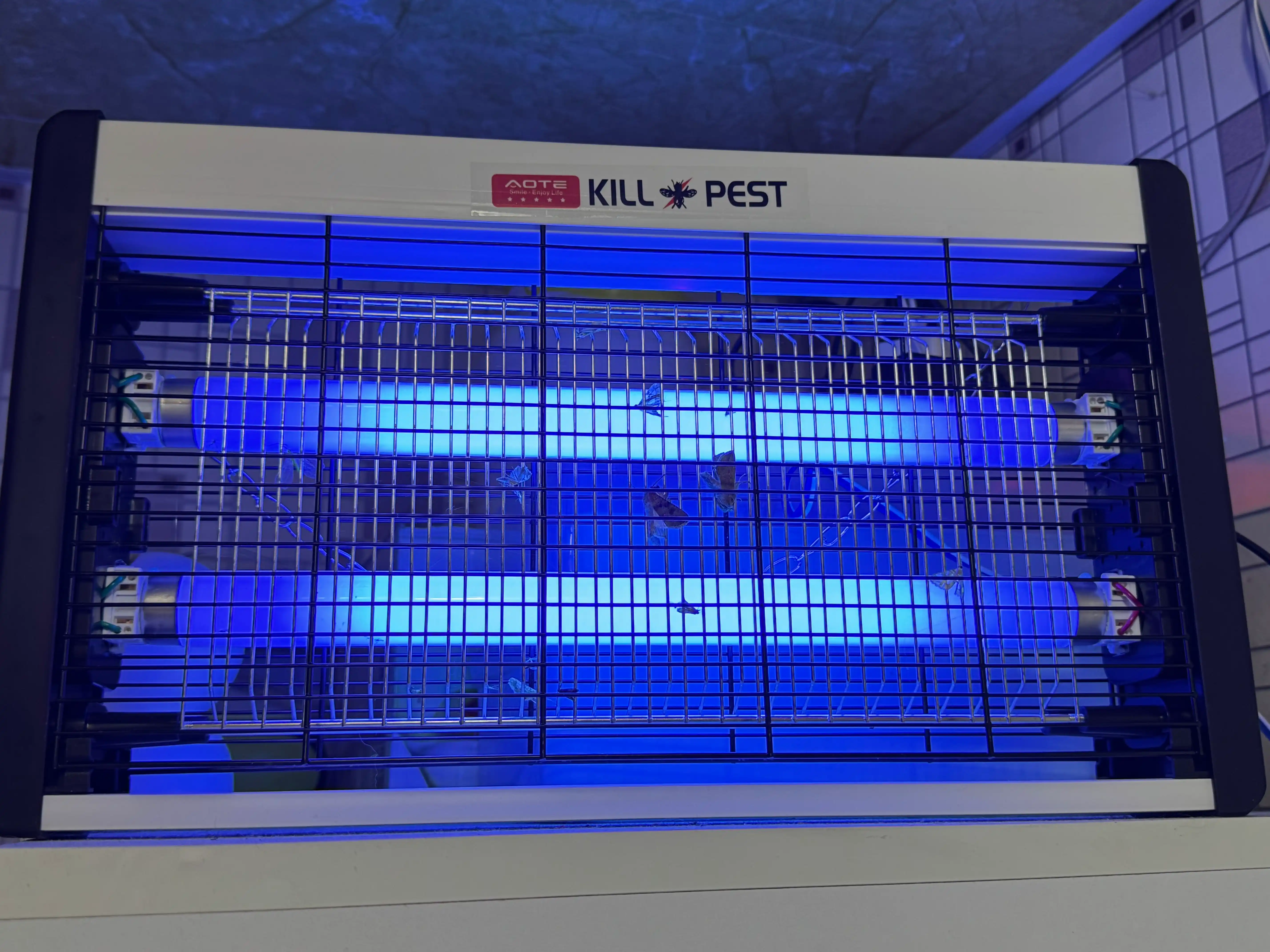 Электрическая мухобойка, ультрафиолетовая, защищает комаров и мух PROFESSIONAL PEST KILLER