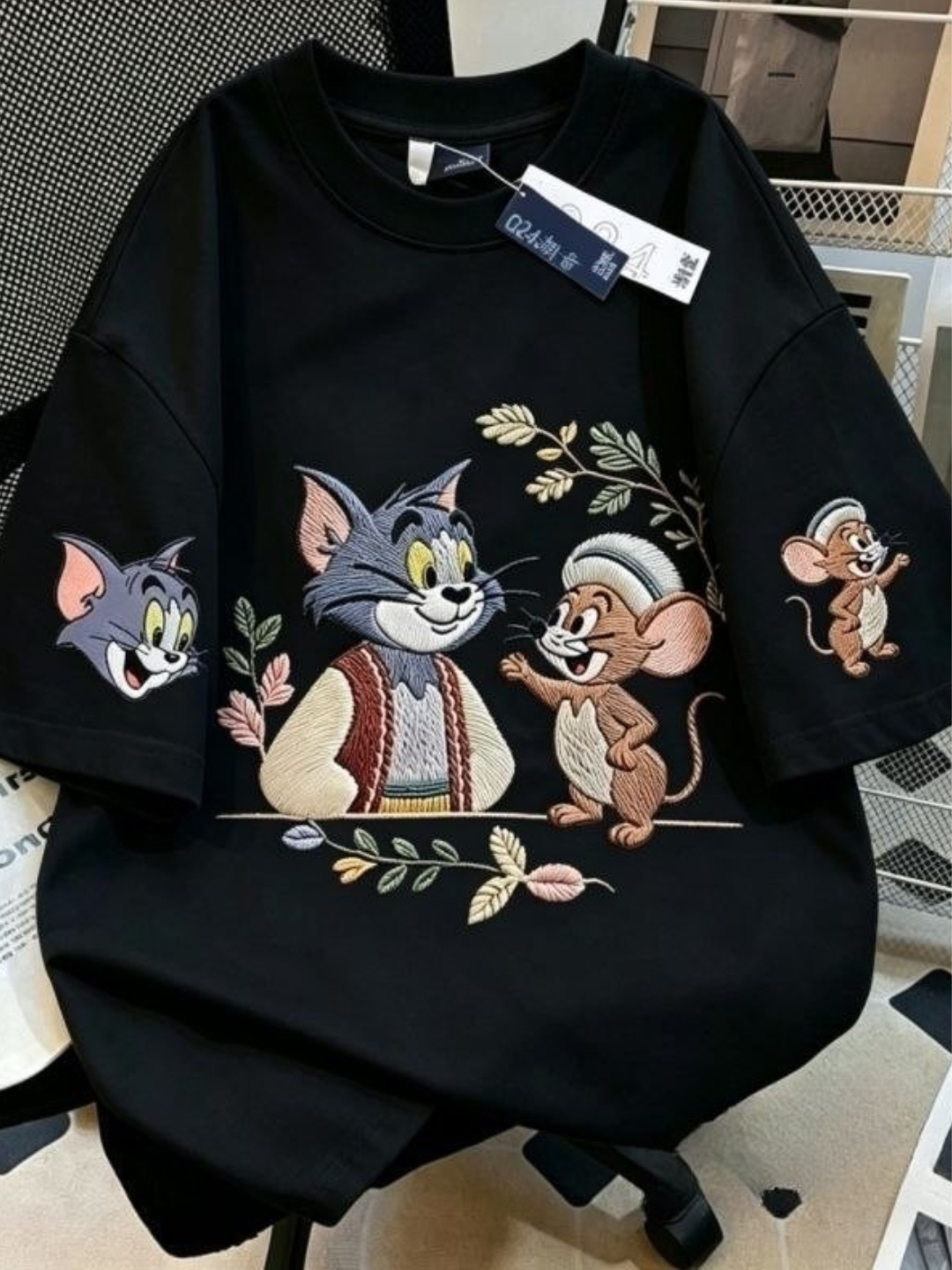 Женская футболка оверсайз — Tom and Jerry с принтом, 95% хлопок - 