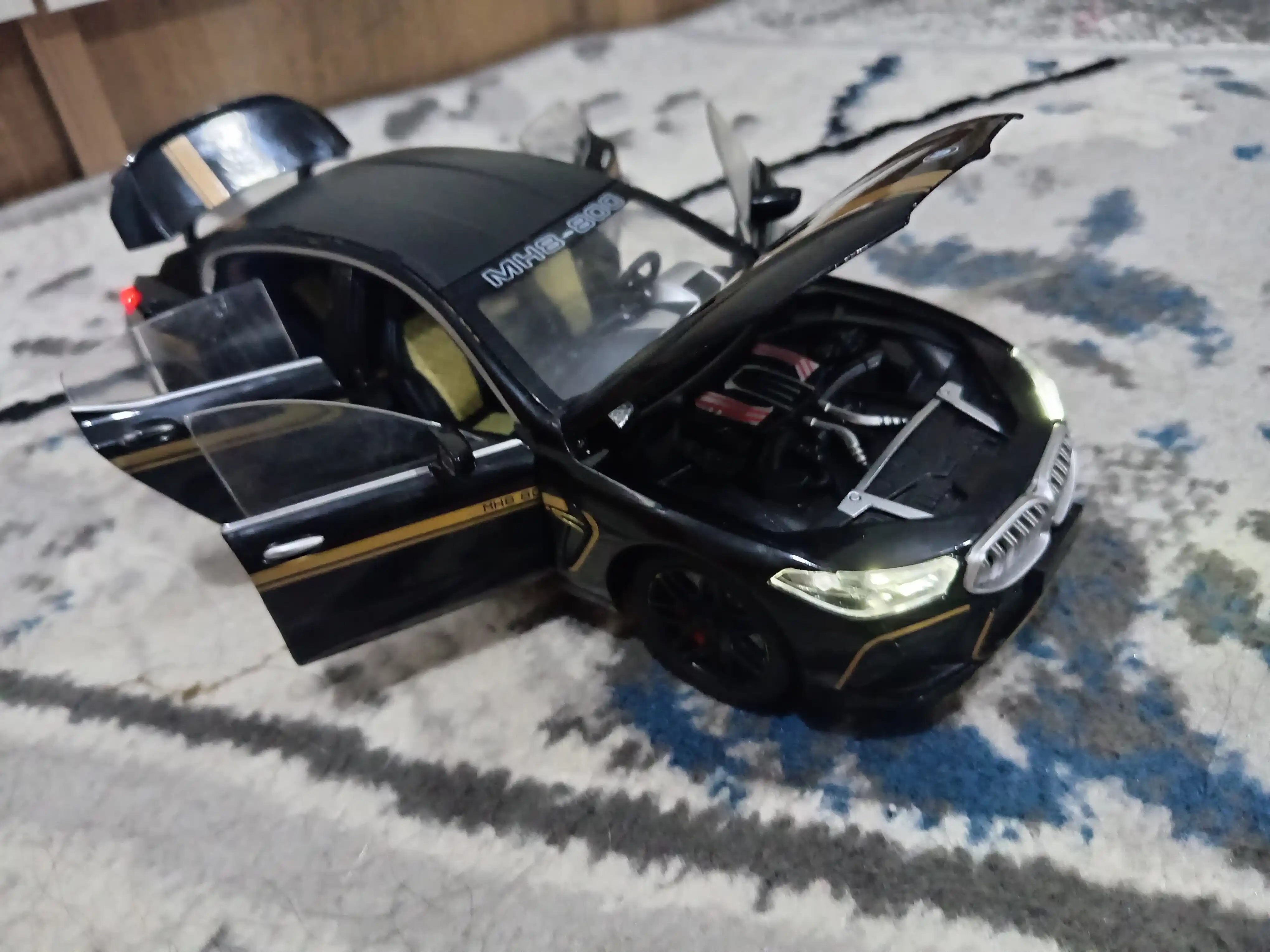 Kolleksion model BMW M8, 1:24, 21 sm