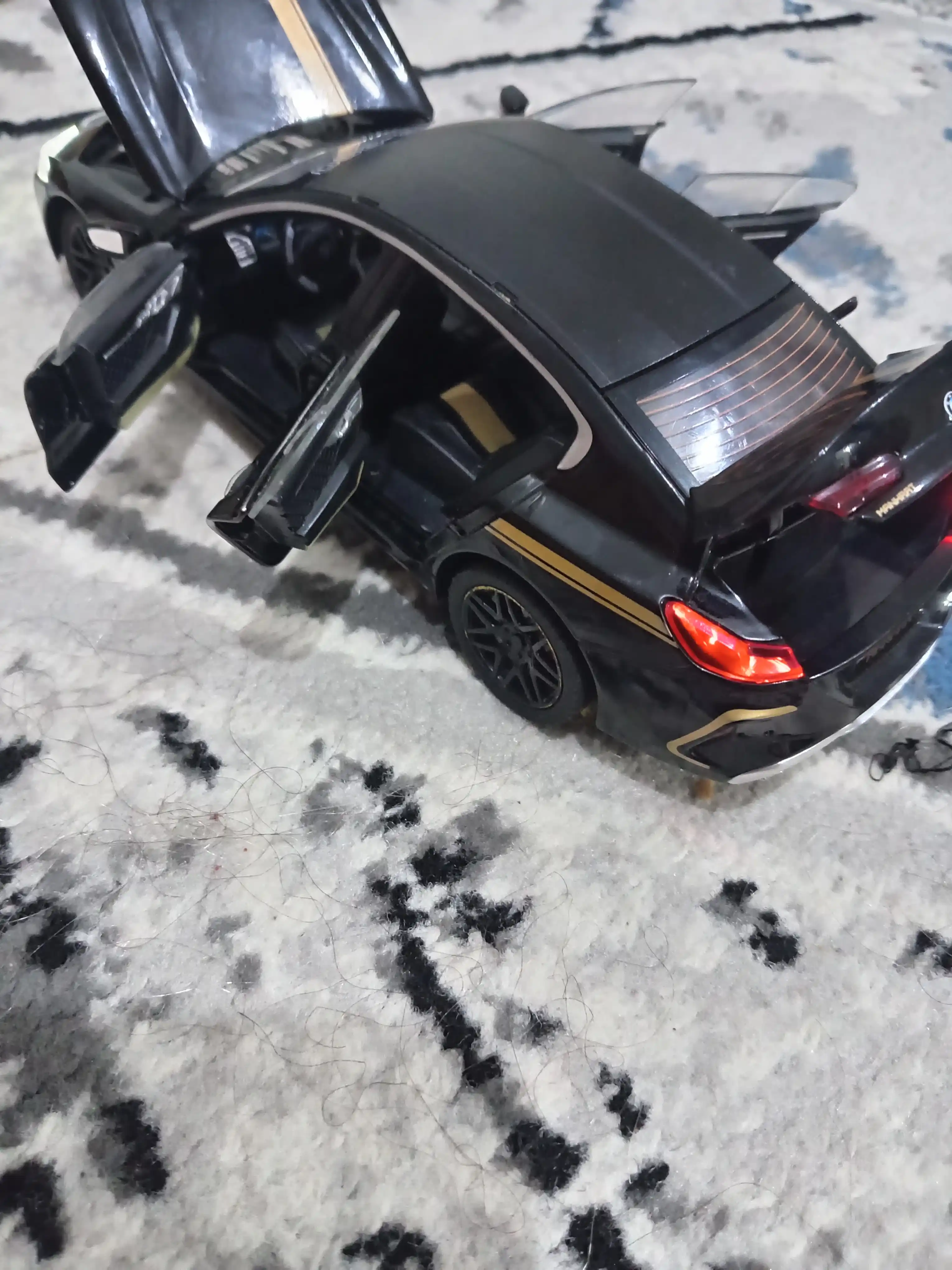 Kolleksion model BMW M8, 1:24, 21 sm