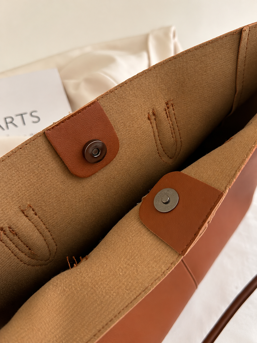 Ayollar uchun katta shopper sumka, PU charm tote, ish va hujjatlar uchun