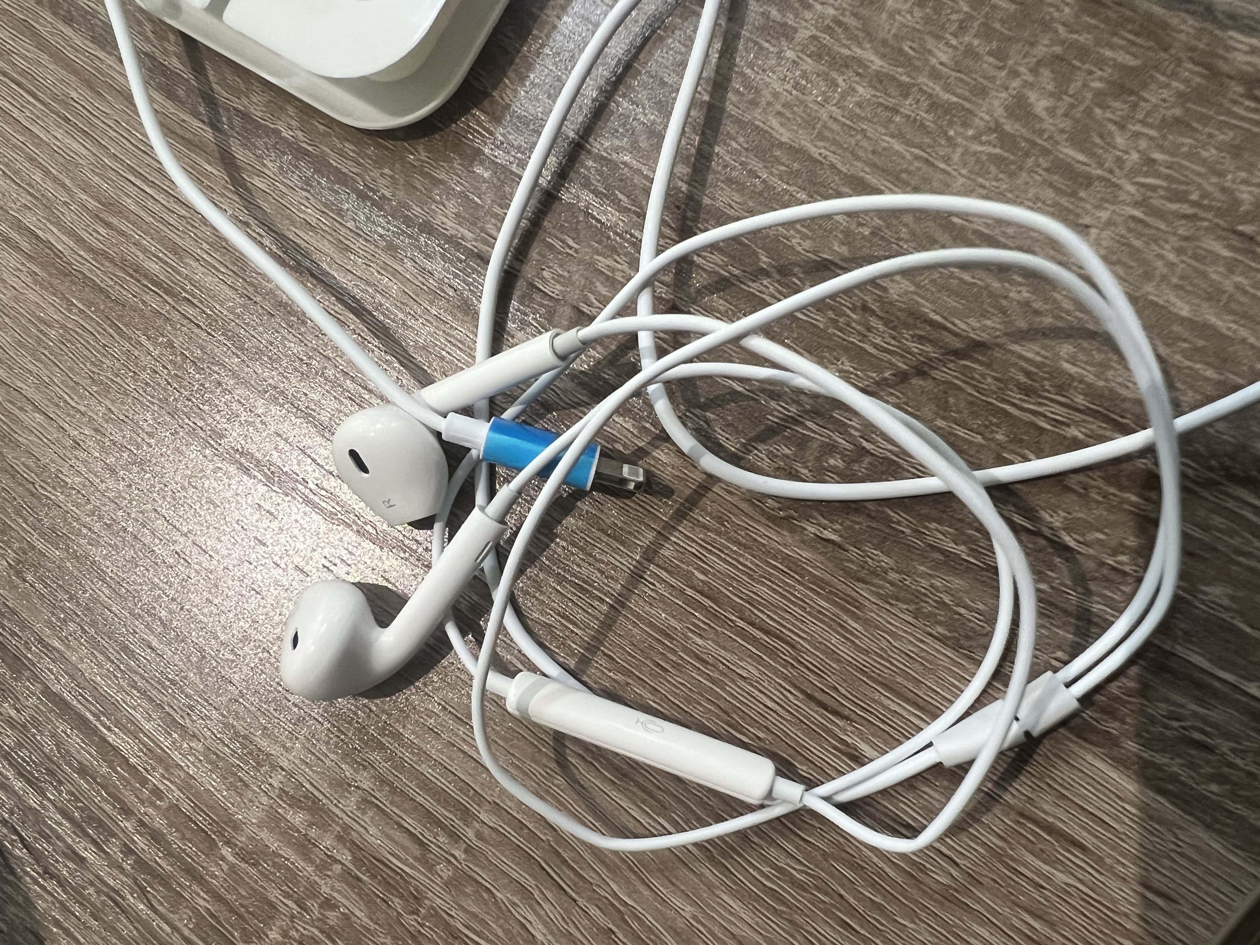 IPhone uchun simli quloqchinlar,naushniklar mikrafon bilan — type-c, lightning