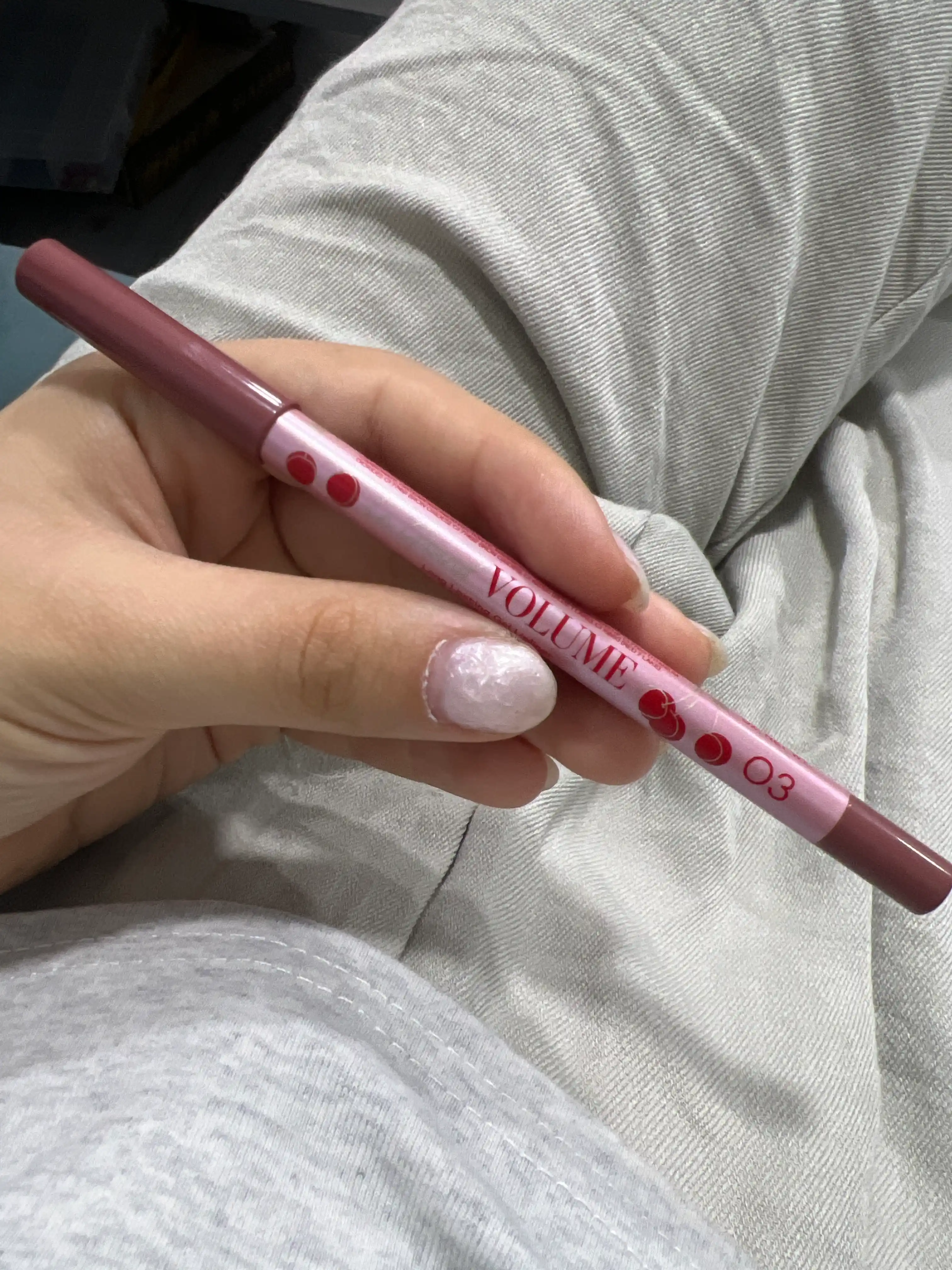 Карандаш для губ Vivienne Sabo Crayon Gel a levres Le grand volume