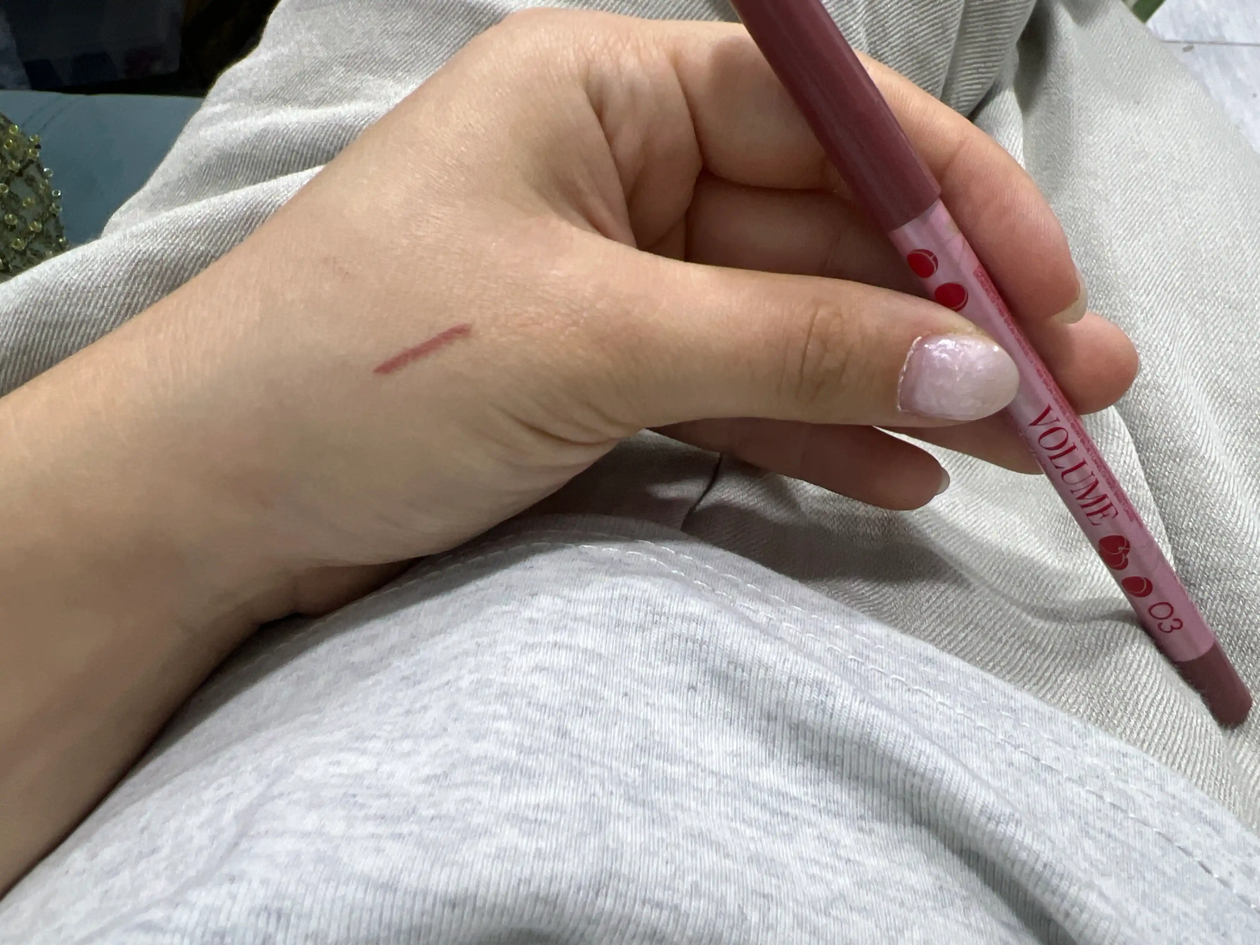 Карандаш для губ Vivienne Sabo Crayon Gel a levres Le grand volume