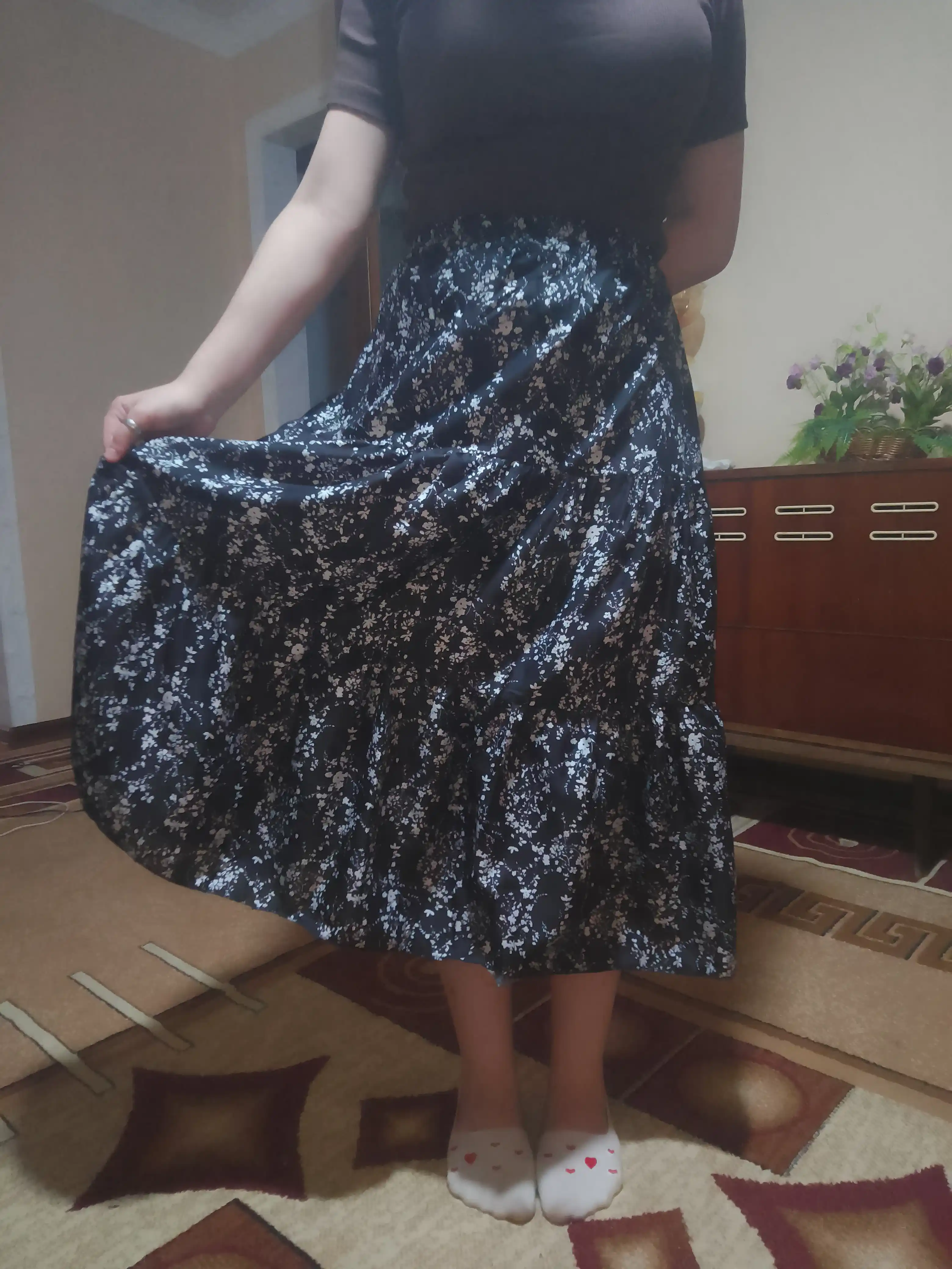 Ayollar yubkasi, uzun, gul naqshli, yozgi, qora/oq, S-XL