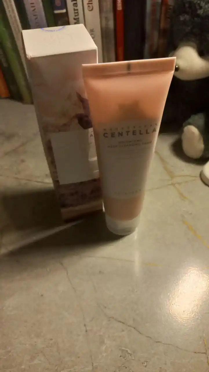 Глубоко очищающая пенка для сужения пор SKIN1004 Poremizing Deep Cleansing Foam, 125 мл