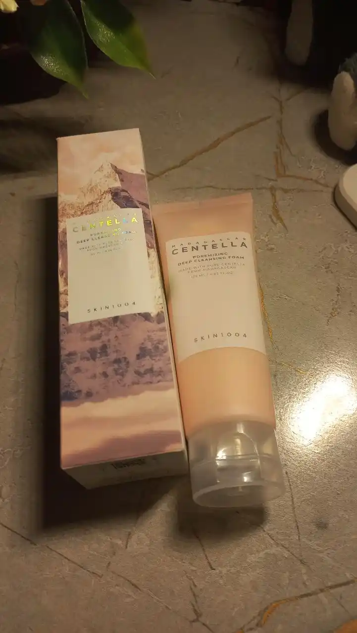 Глубоко очищающая пенка для сужения пор SKIN1004 Poremizing Deep Cleansing Foam, 125 мл