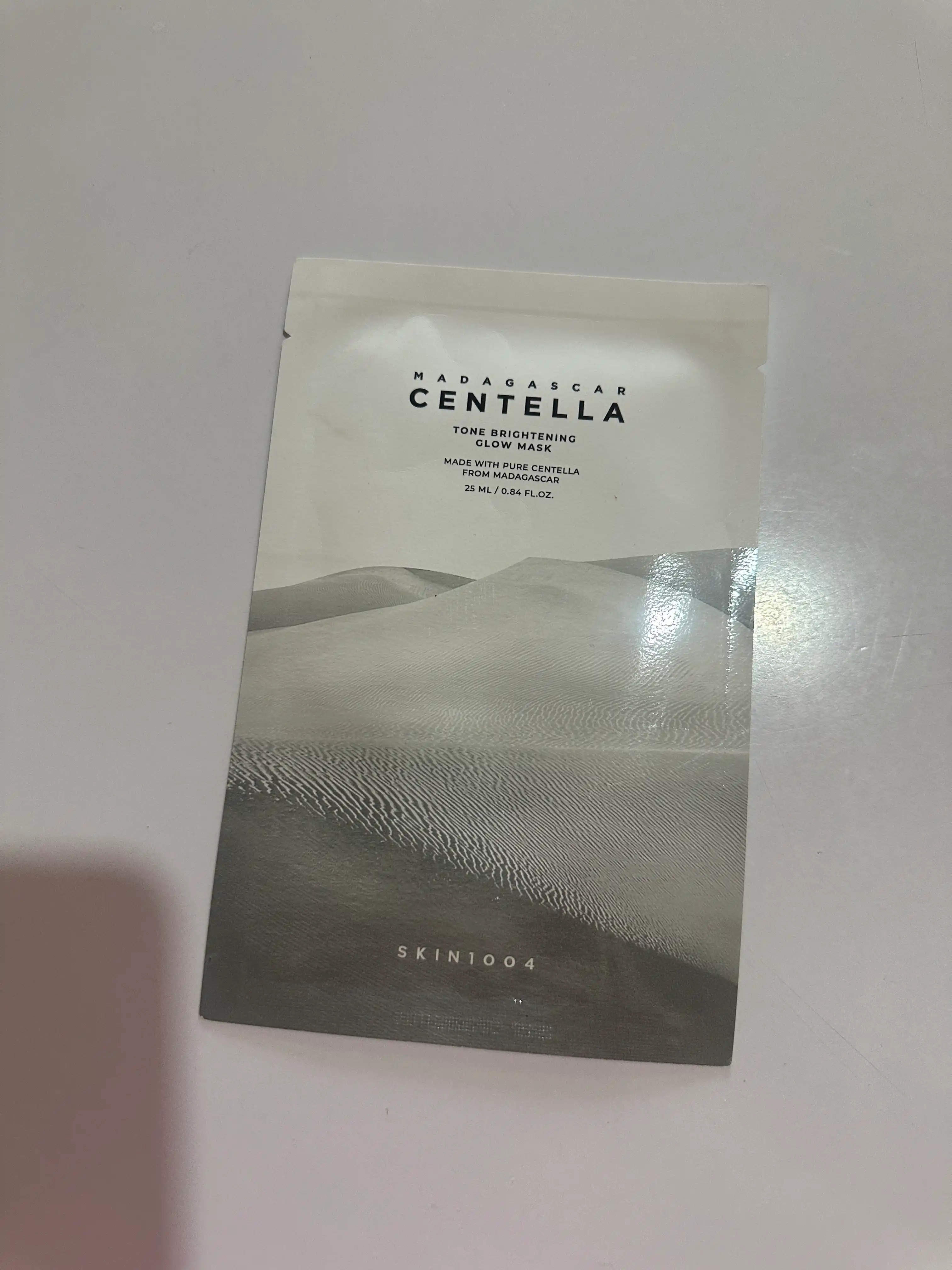 SKIN1004 Centella Tone Brightening Glow Mask — осветляющая тканевая маска