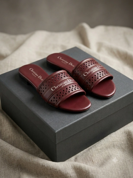 Christian dior nomli ayollar tapohkasi, yozgi qulay tapochka, yengil shippak, bejirim - 