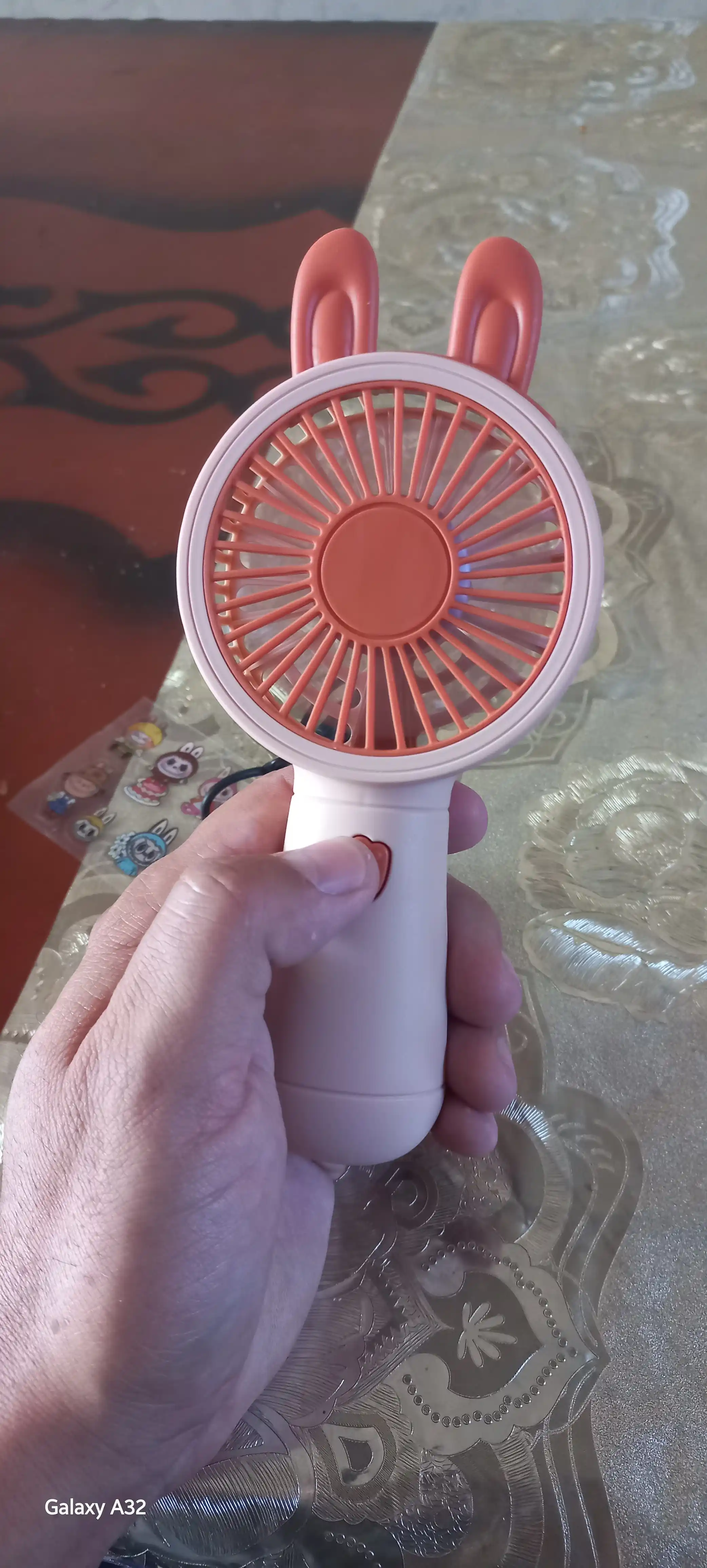 Мини вентилятор USB портативный  3 скорости с удобной подставкой для телефона подарок