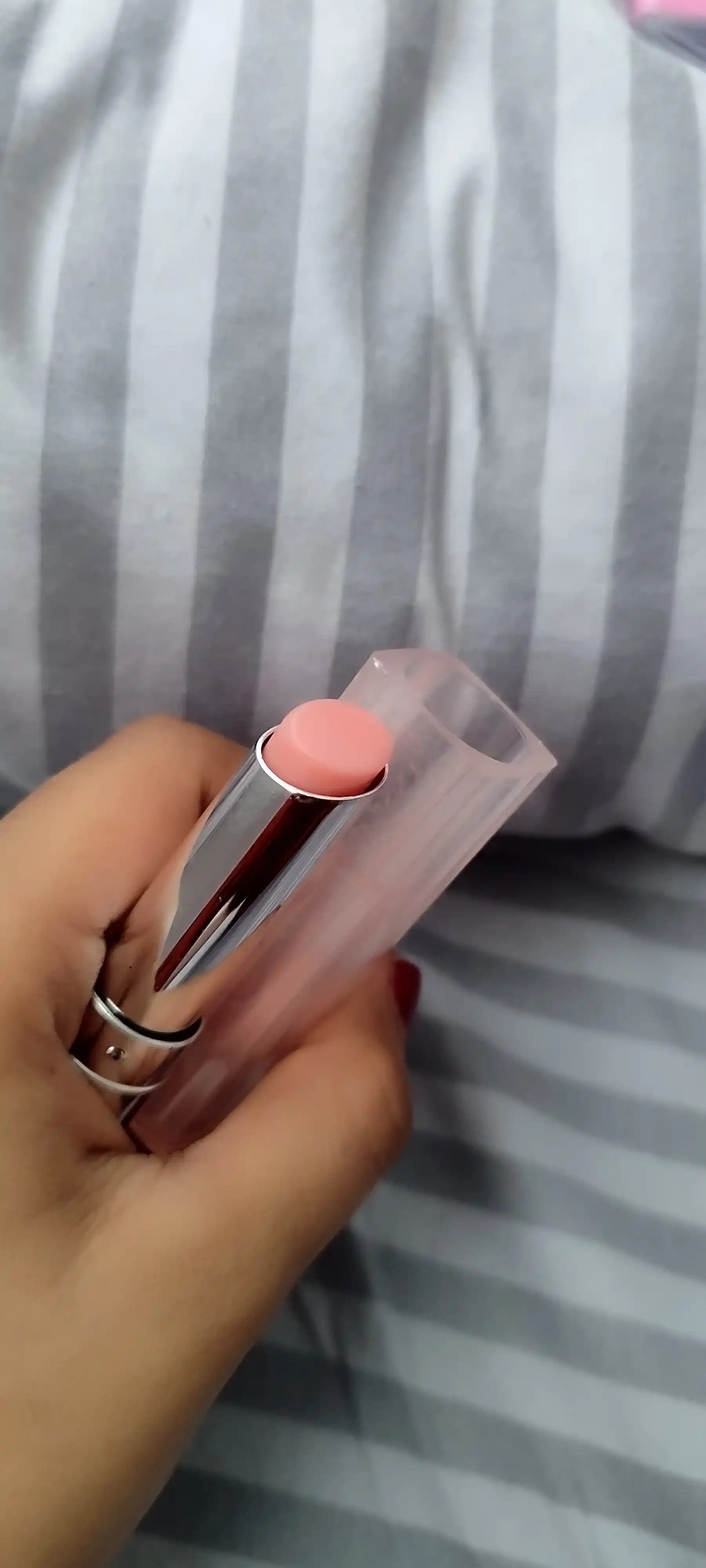 Miss Betty Lip Glow 001 Pink lab uchun namlantiruvchi va tabiiy rang beruvchi balzam 3.2g