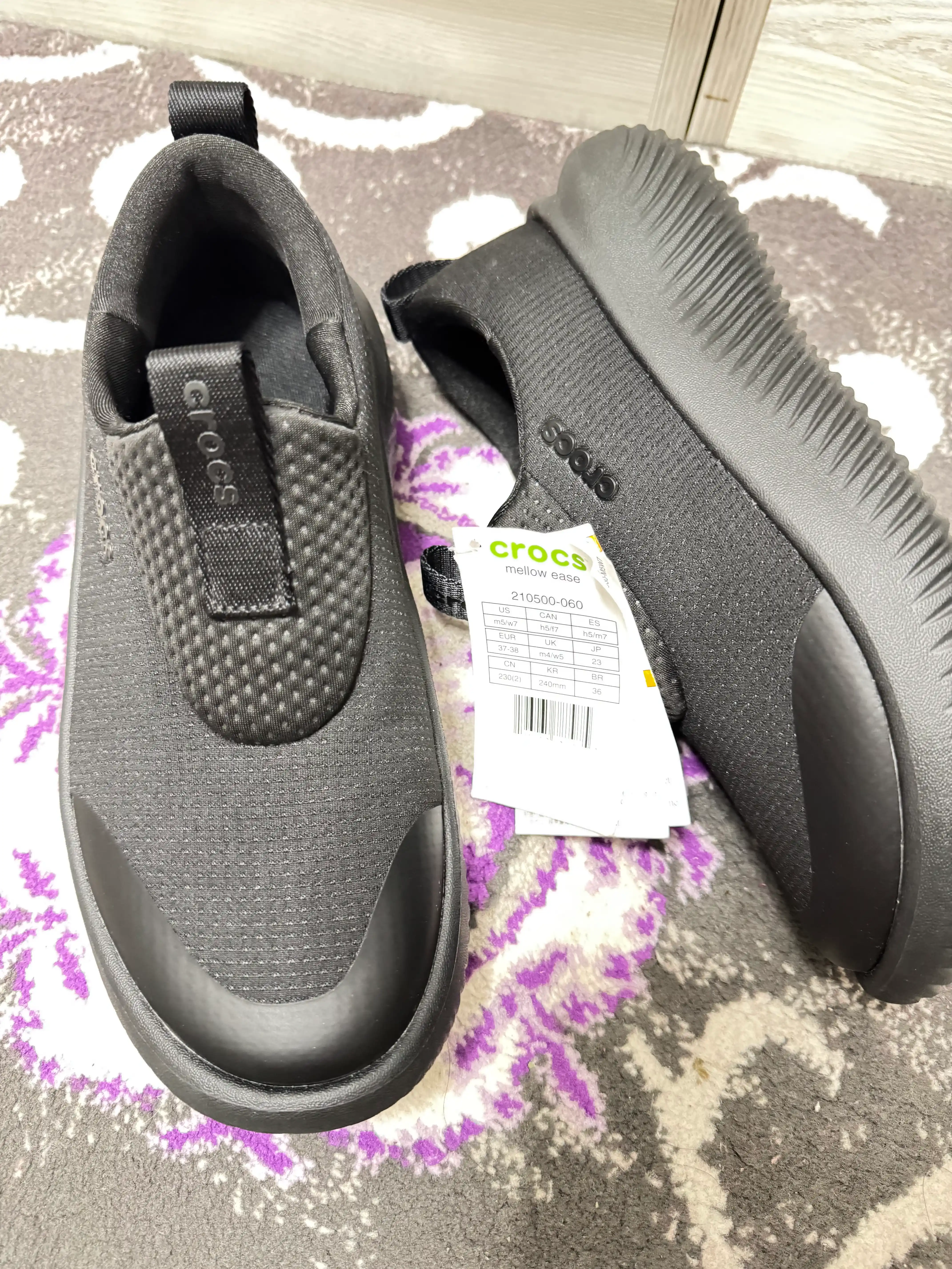 CROCS Mellow Ease 210500-060 krossovkalari, erkaklar uchun