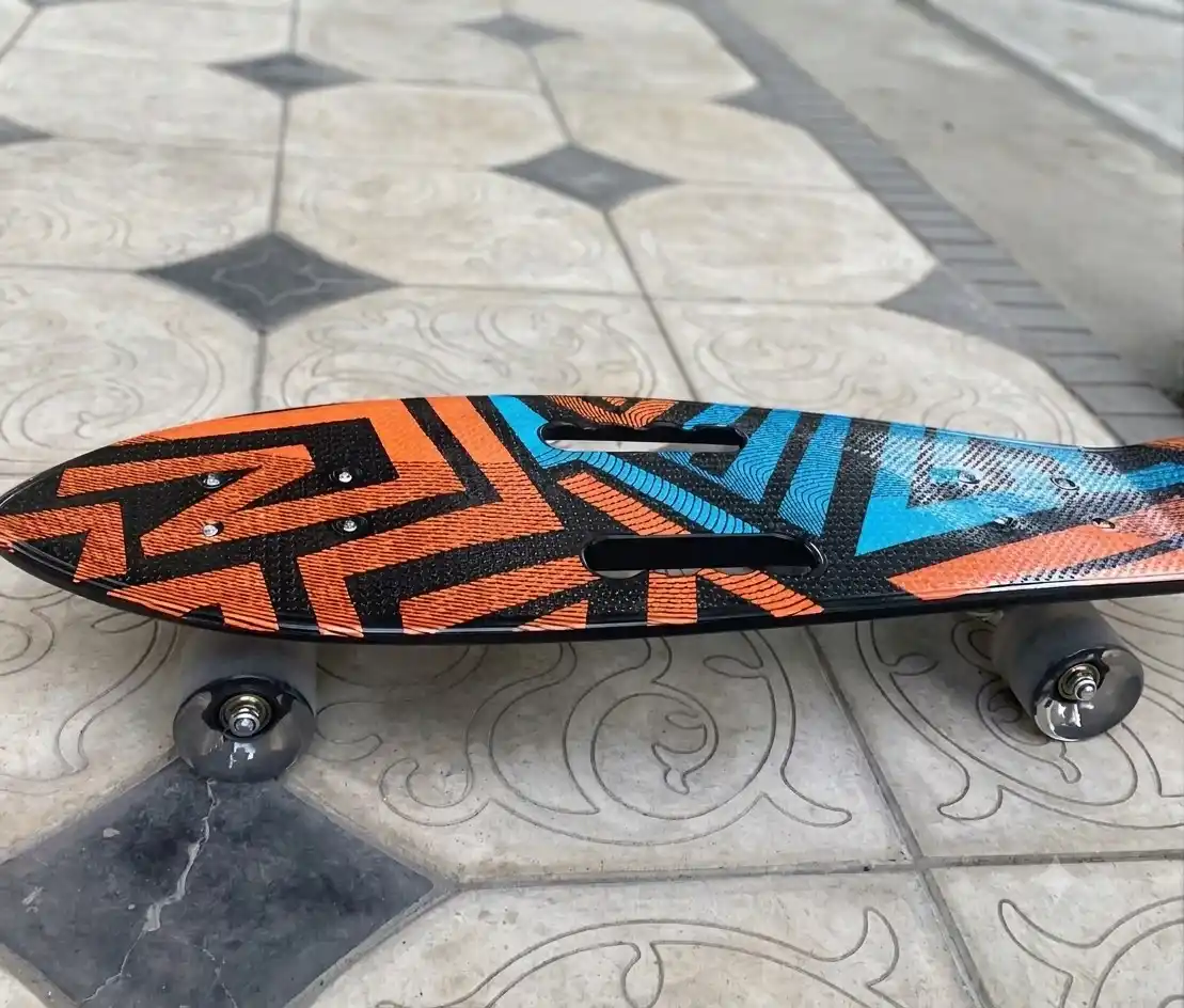 Skateboard penni bord, LED g‘ildirakli, rangli dizayn