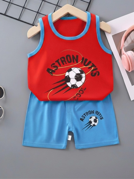 Qizlar uchun bolalar uchun o'g'il bolalar to'plami, futbolka va shortilar