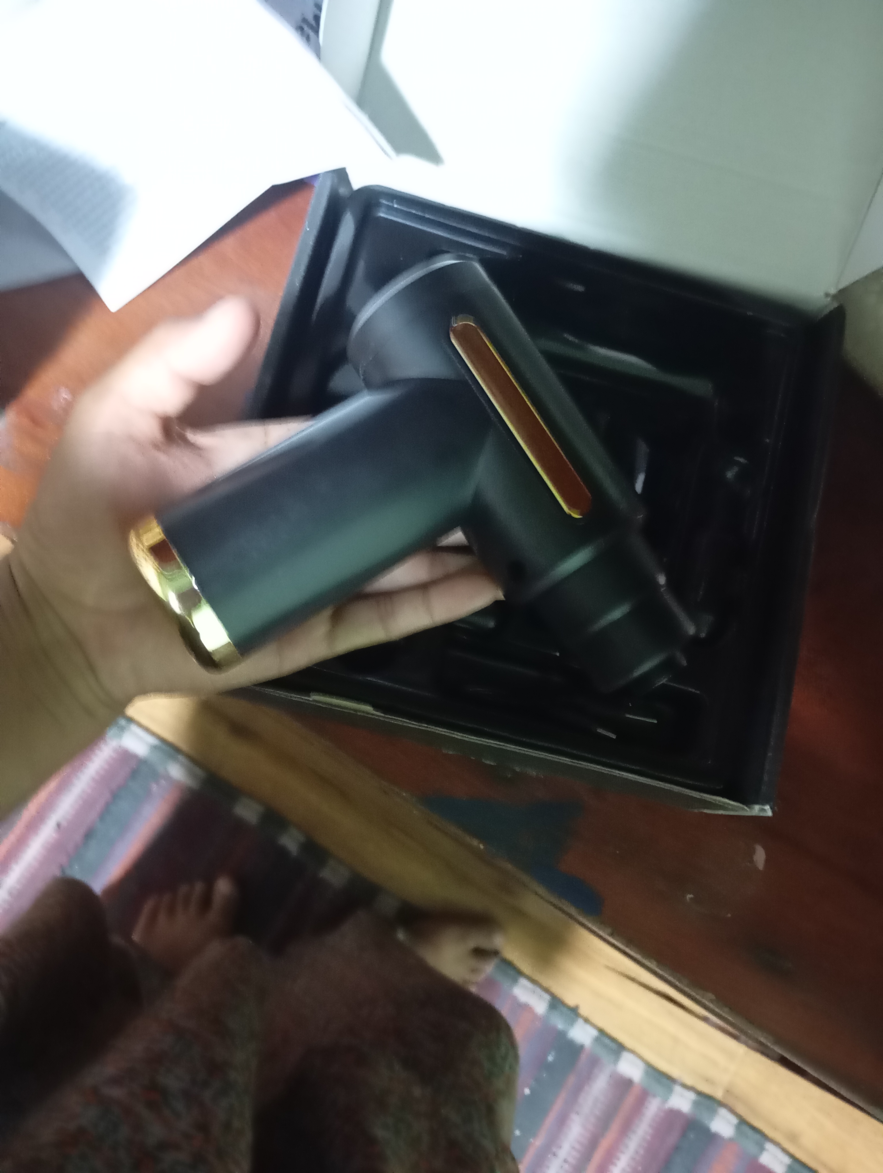 Massaj, to‘pponcha bilan zarba berish, tana fassiyalari, tana, orqa, bo‘yinni massaj qilish apparati