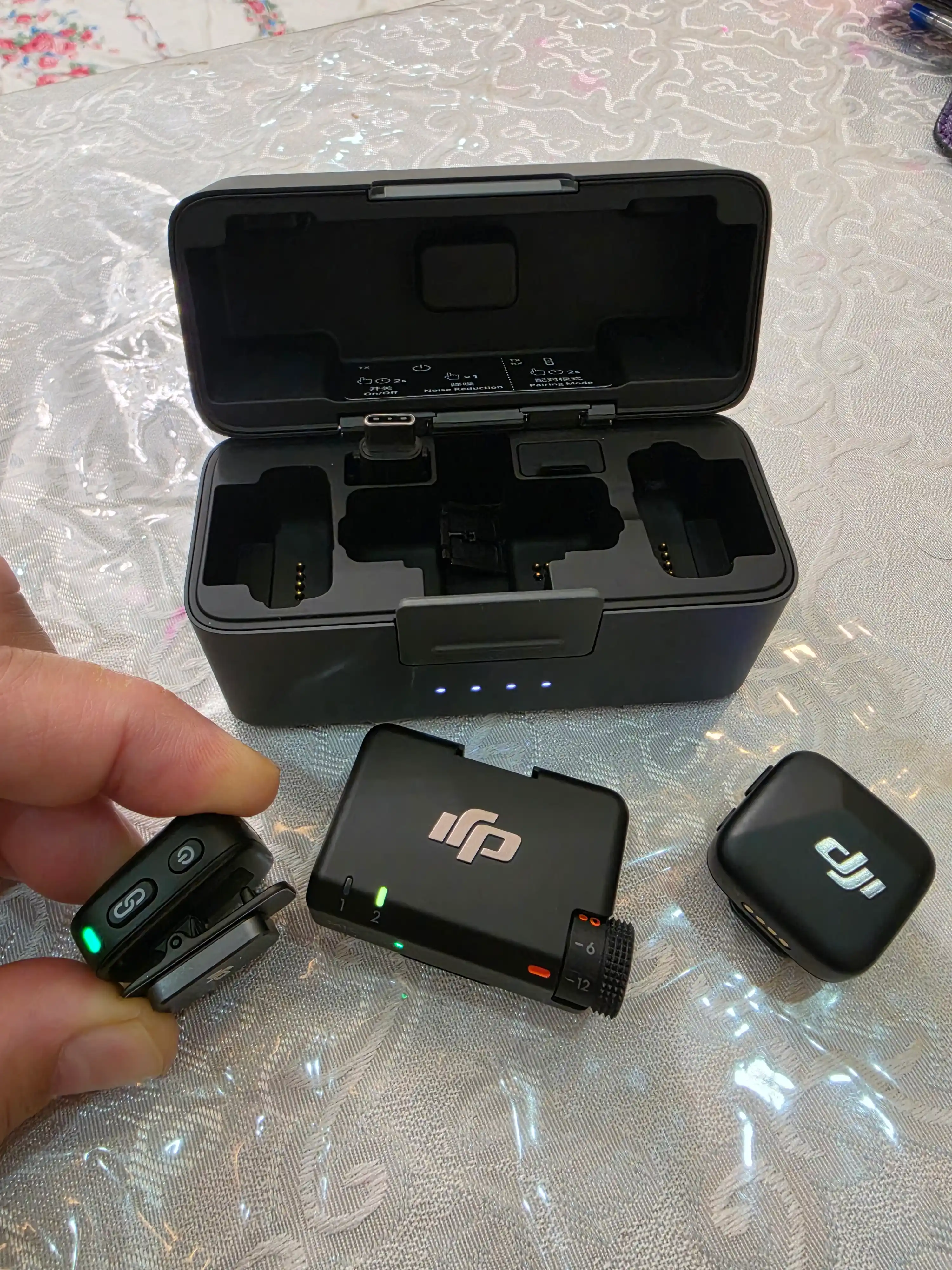 Simsiz mikrofon DJI Mic Mini (2+1), iPhone va Android uchun, shovqinsiz ovoz yozish, +quti