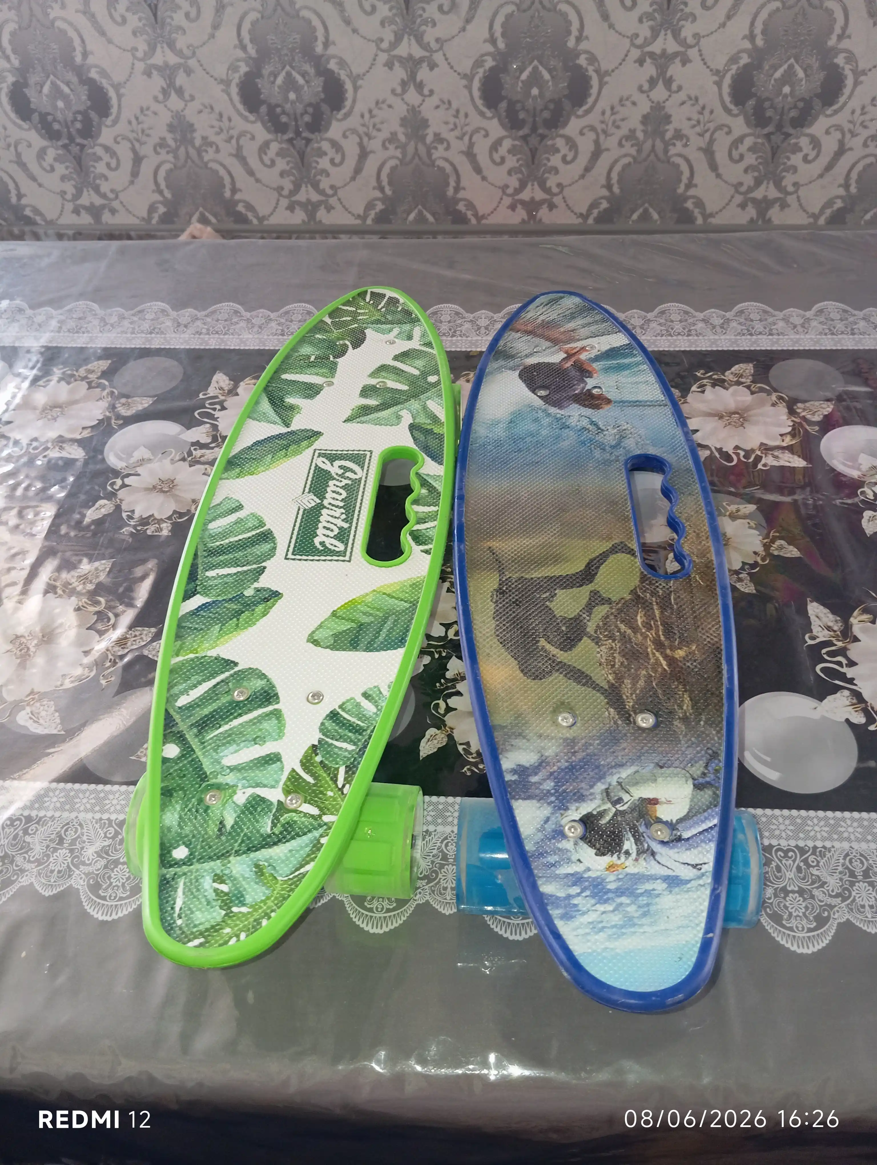 Skeytbord Penibord (Penny Board) – Yorug‘lik effektli gelliviy g‘ildiraklar